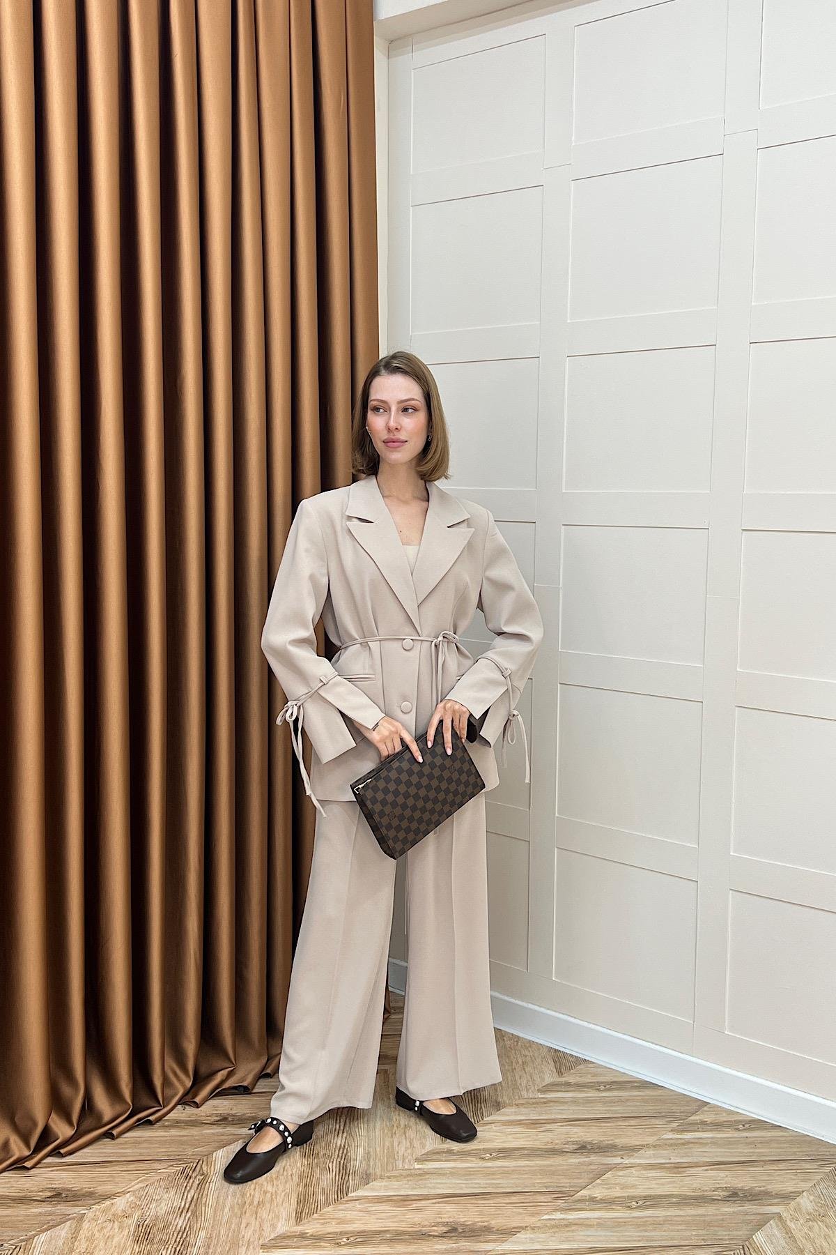 Kuşak Detay Ceket Takım Taş