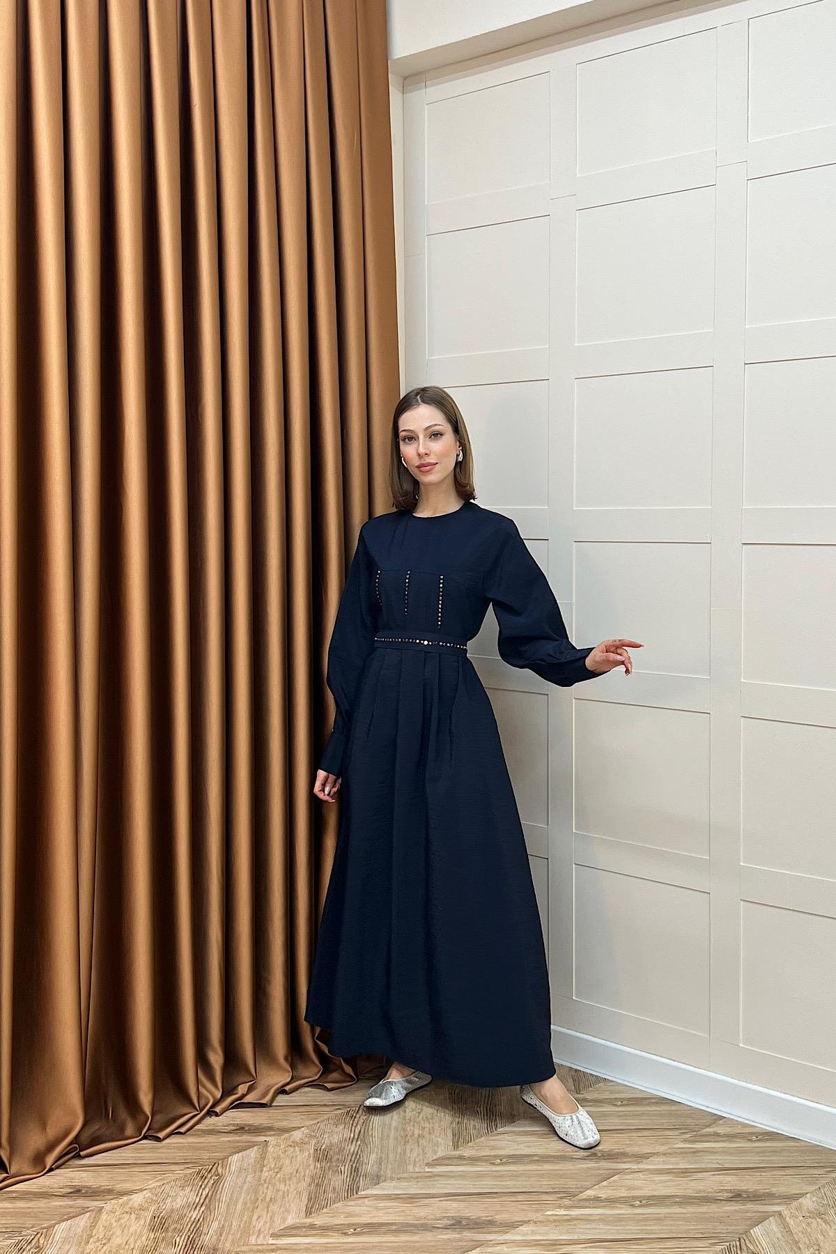 Lara Taş Detaylı Elbise Lacivert