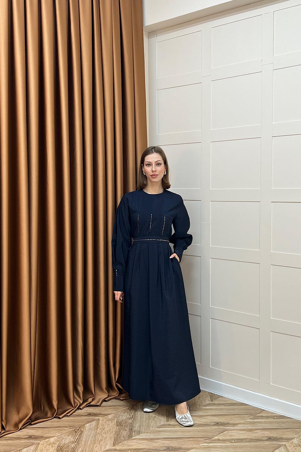 Lara Taş Detaylı Elbise Lacivert