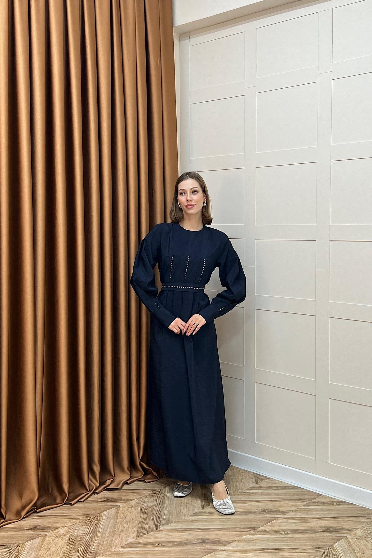 Lara Taş Detaylı Elbise Lacivert