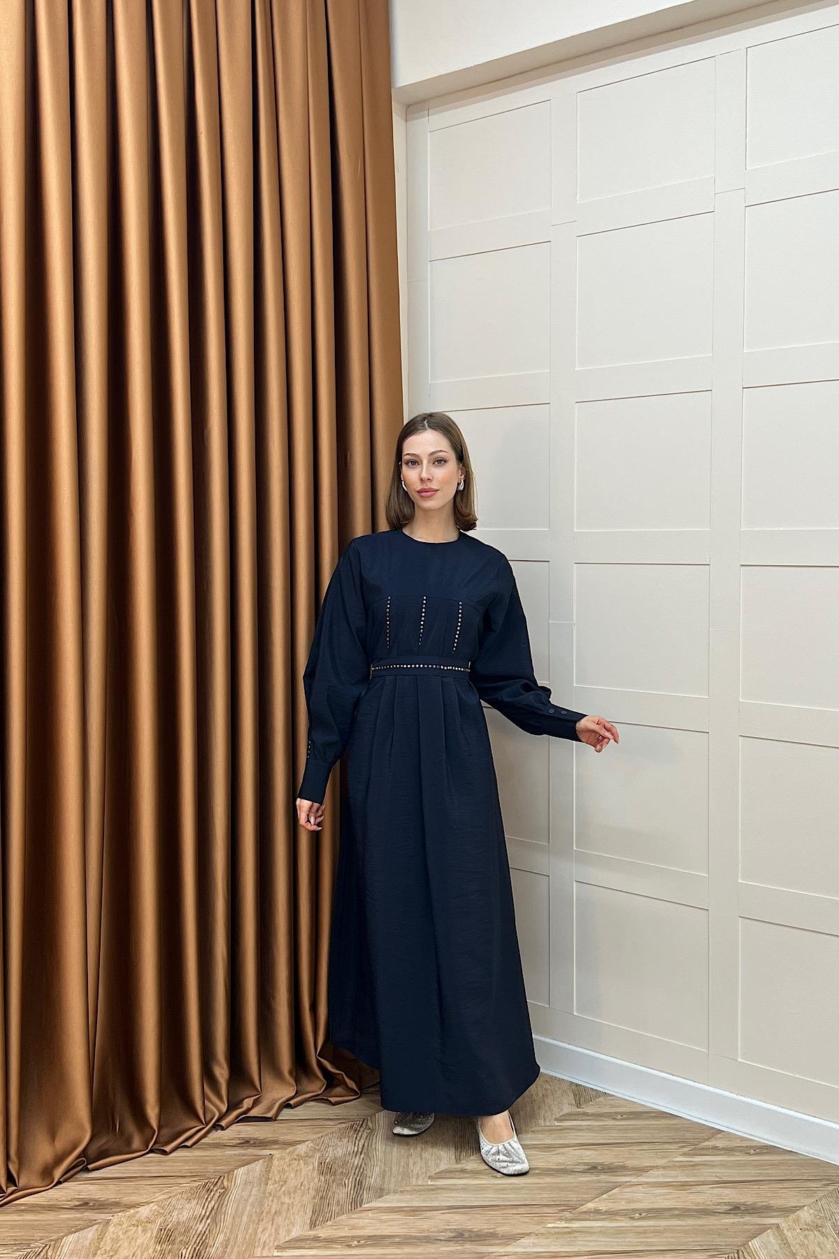 Lara Taş Detaylı Elbise Lacivert