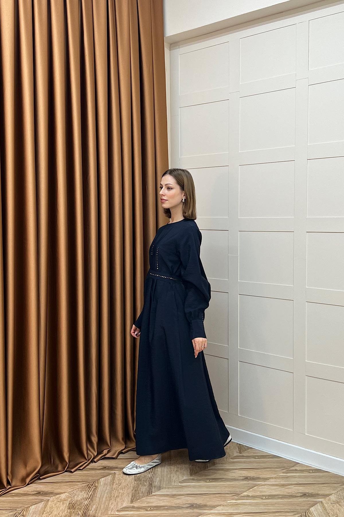 Lara Taş Detaylı Elbise Lacivert