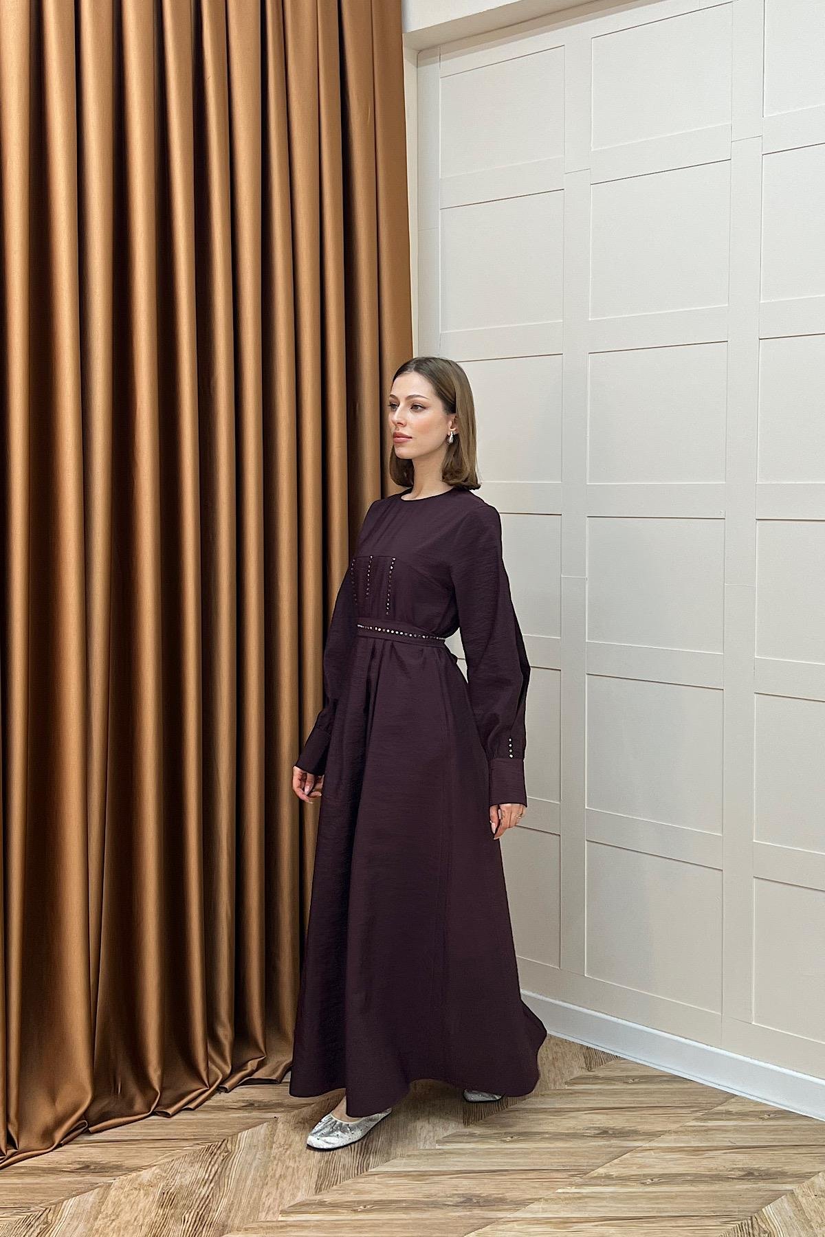 Lara Taş Detaylı Elbise Mürdüm