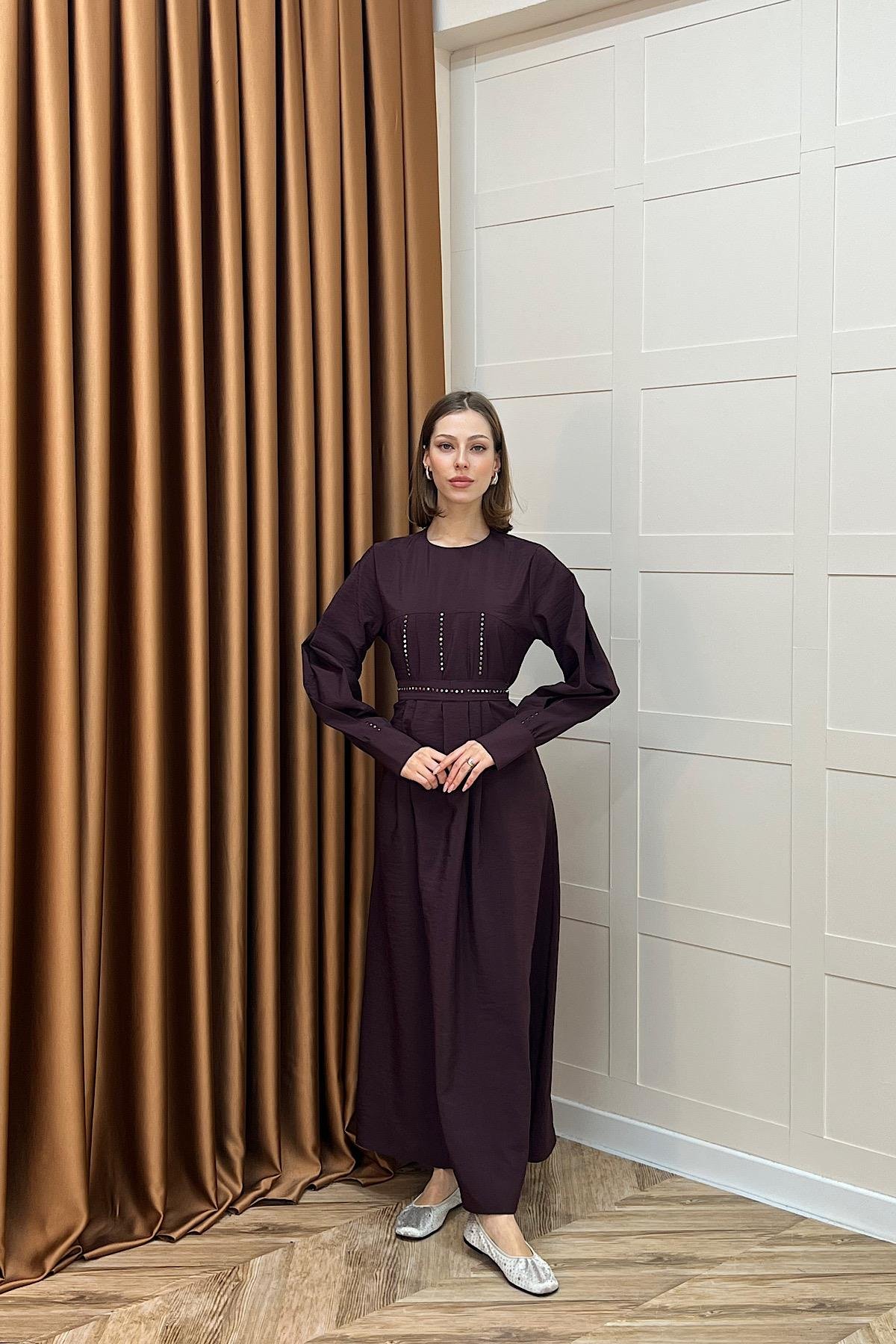 Lara Taş Detaylı Elbise Mürdüm