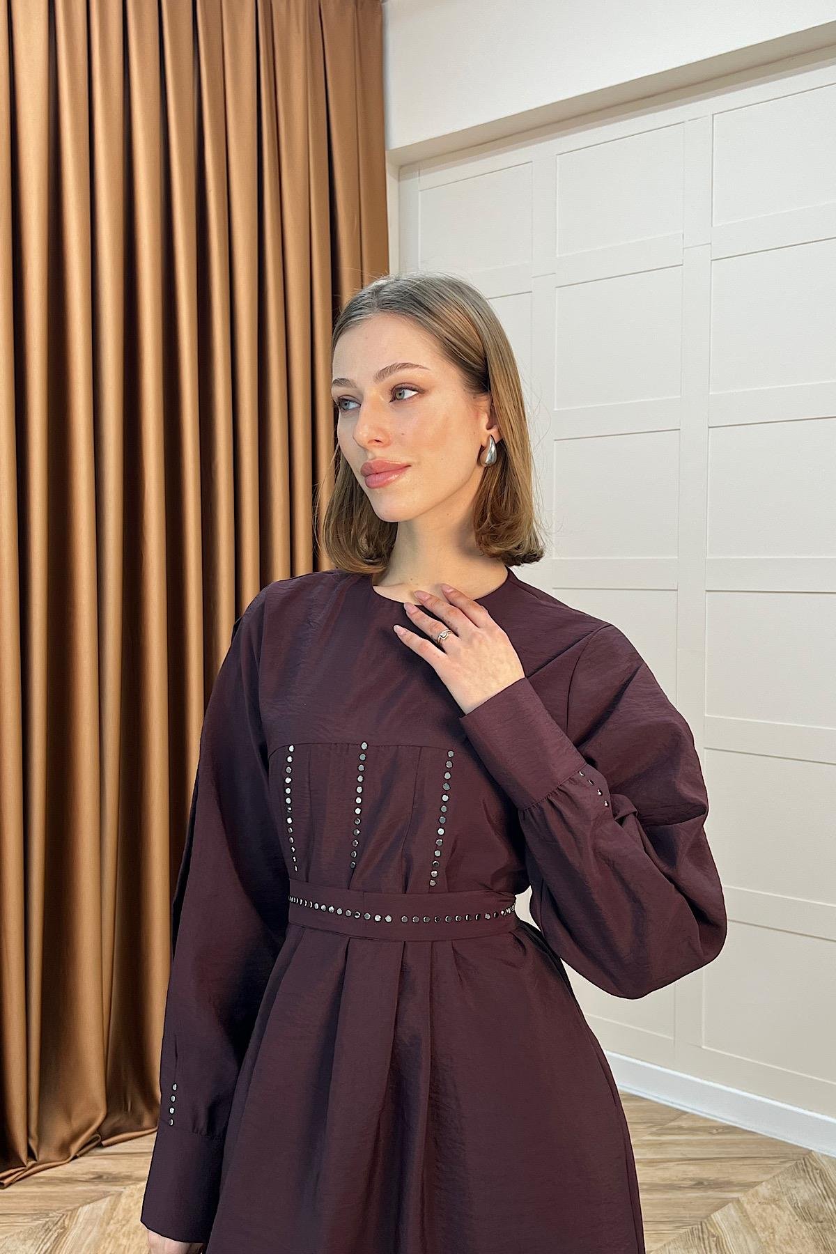 Lara Taş Detaylı Elbise Mürdüm