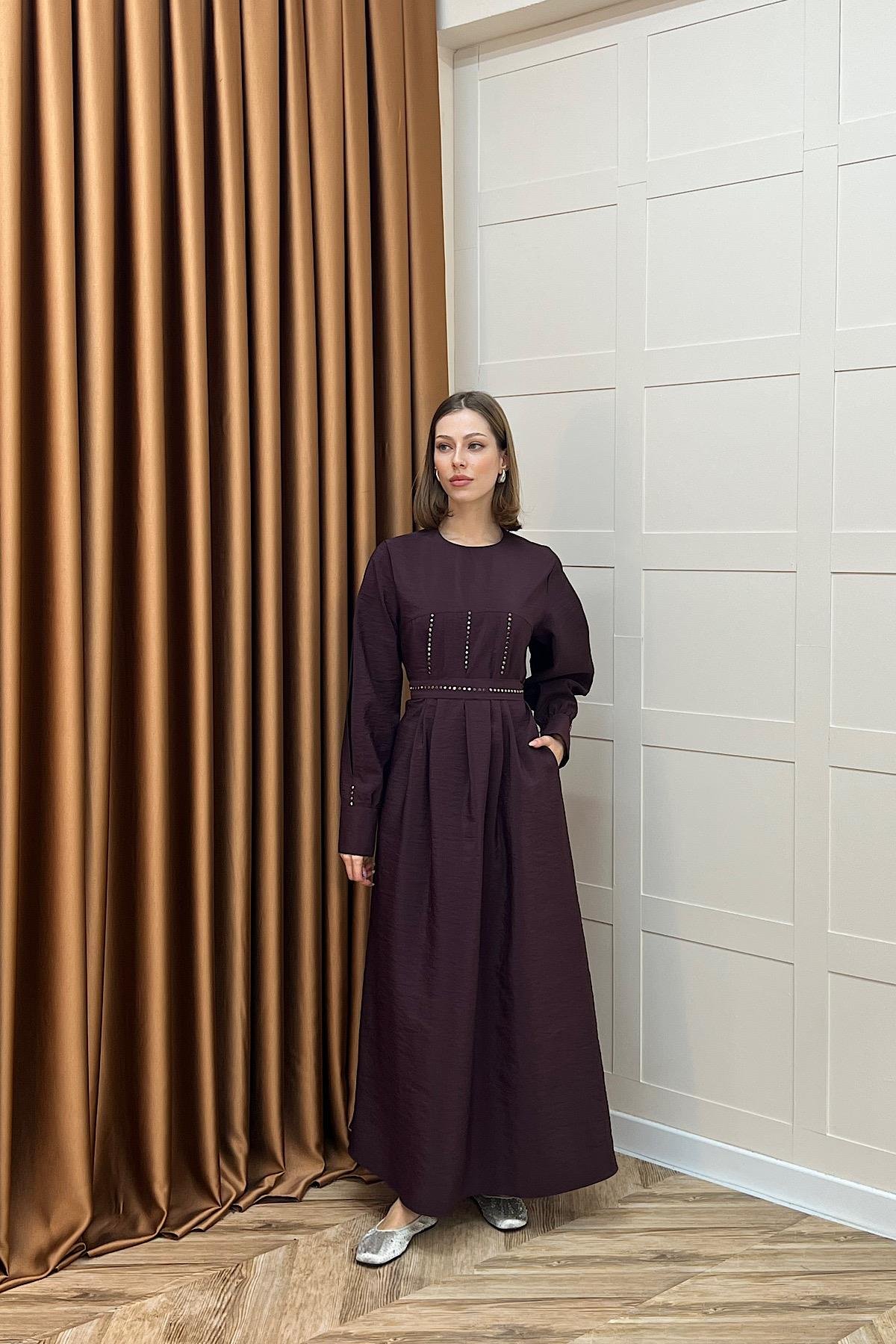 Lara Taş Detaylı Elbise Mürdüm