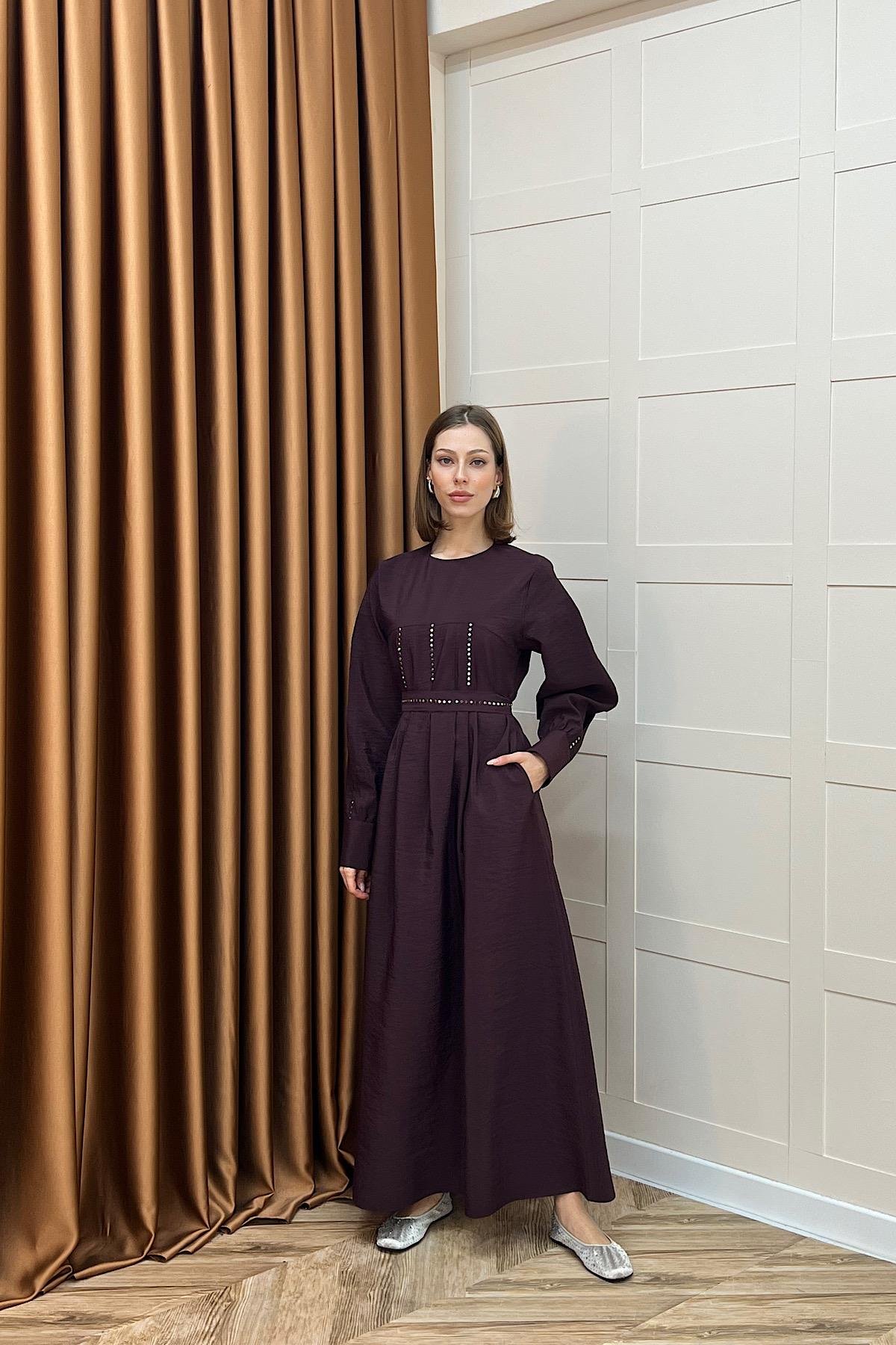 Lara Taş Detaylı Elbise Mürdüm