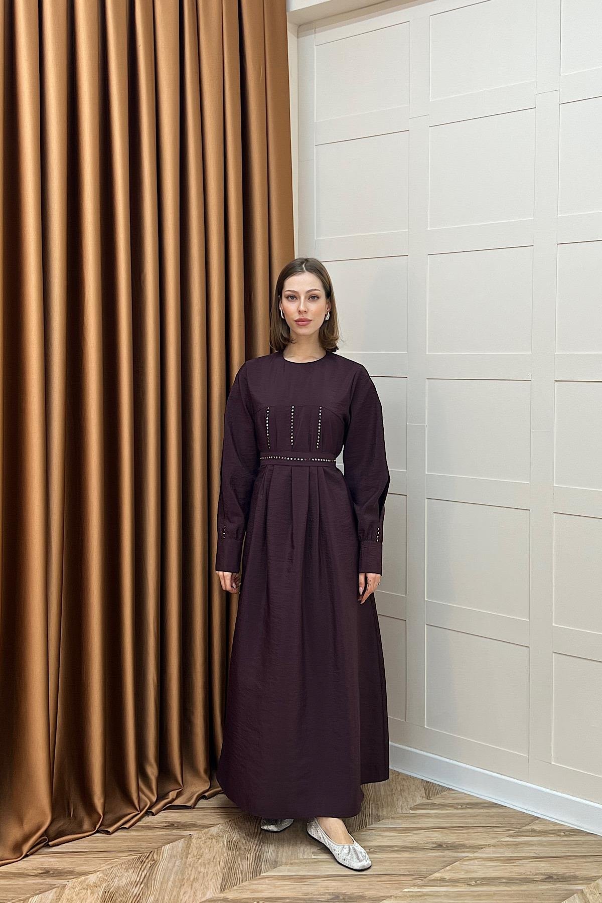 Lara Taş Detaylı Elbise Mürdüm