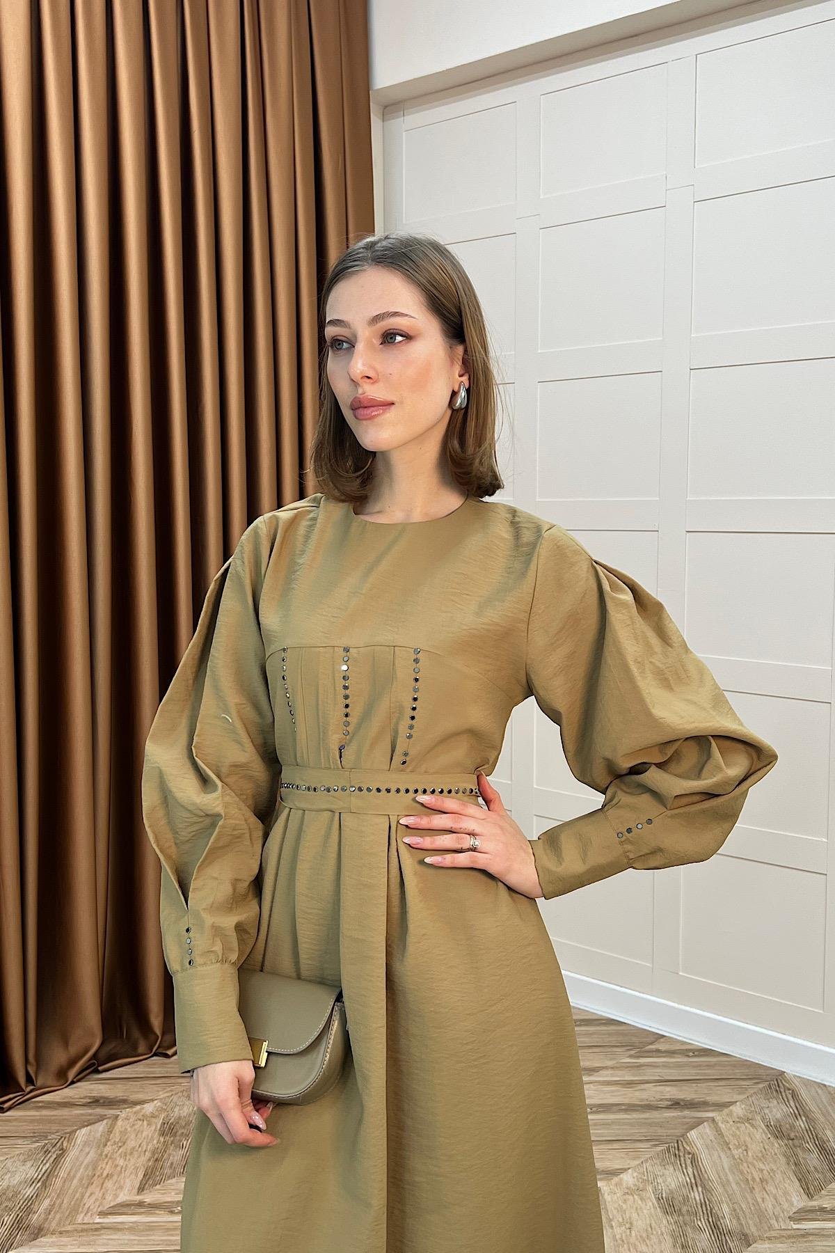 Lara Taş Detaylı Elbise Yağ Yeşili