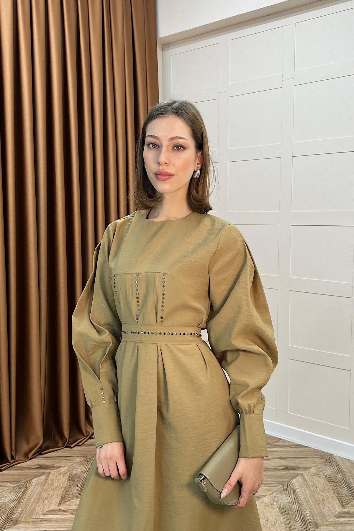 Lara Taş Detaylı Elbise Yağ Yeşili