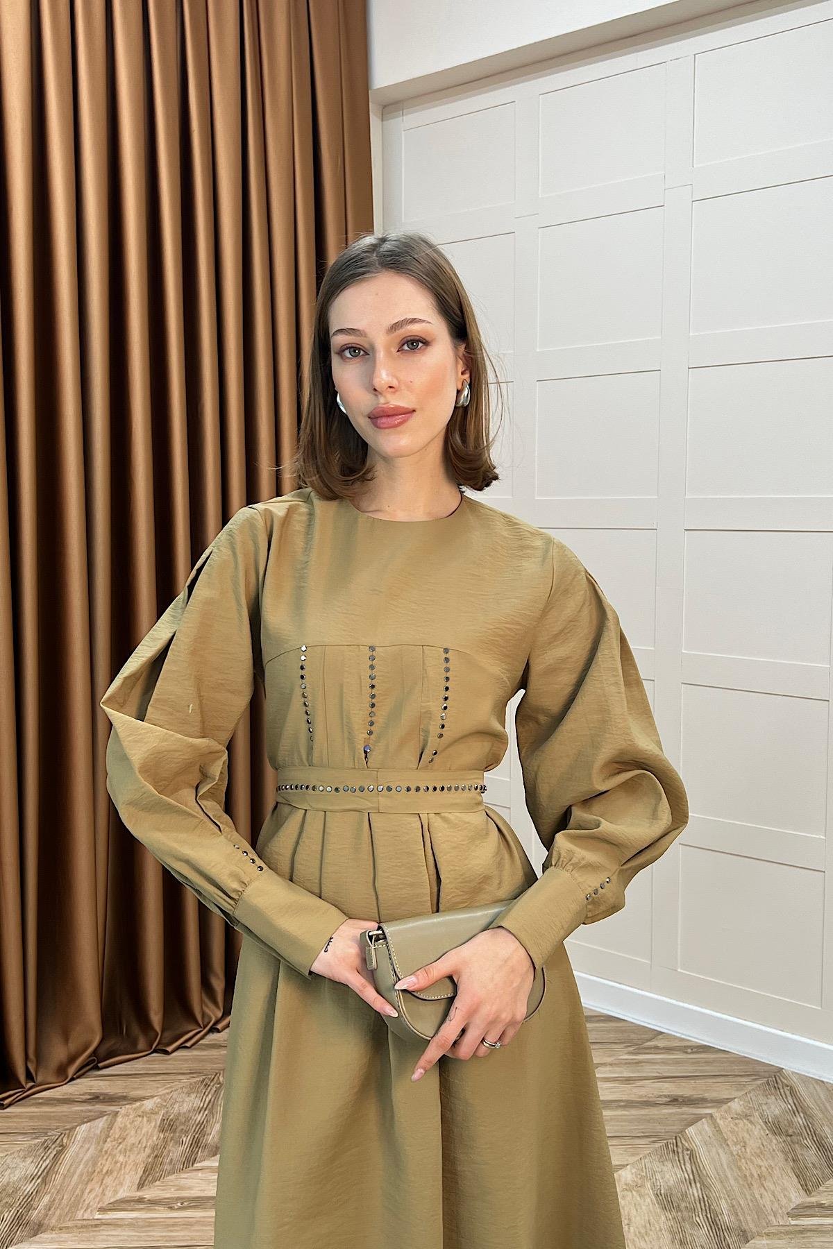 Lara Taş Detaylı Elbise Yağ Yeşili