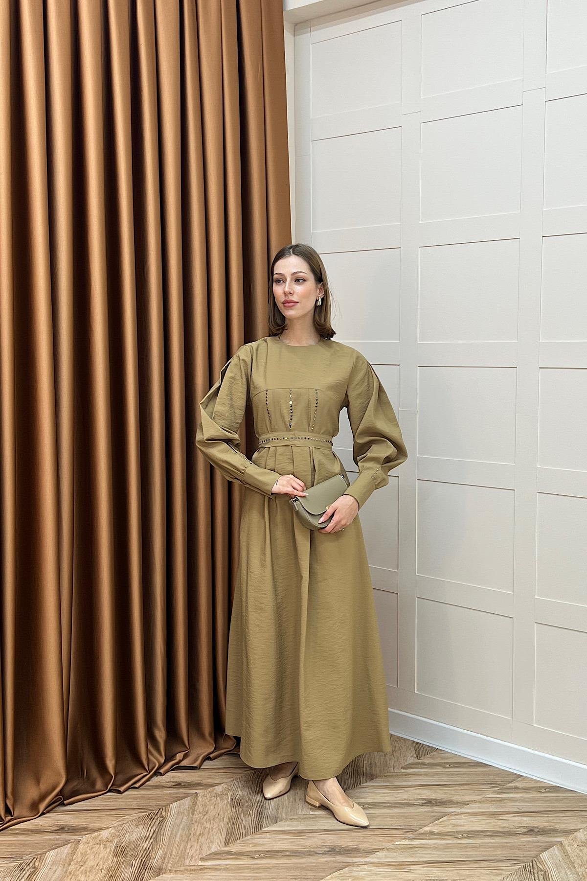 Lara Taş Detaylı Elbise Yağ Yeşili