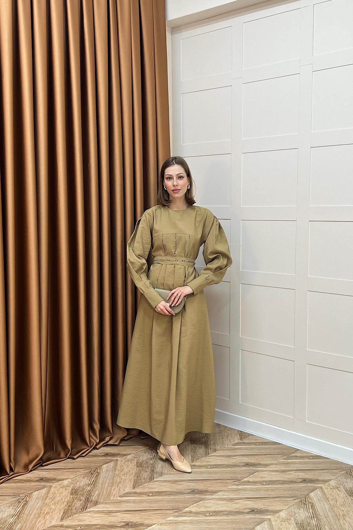 Lara Taş Detaylı Elbise Yağ Yeşili