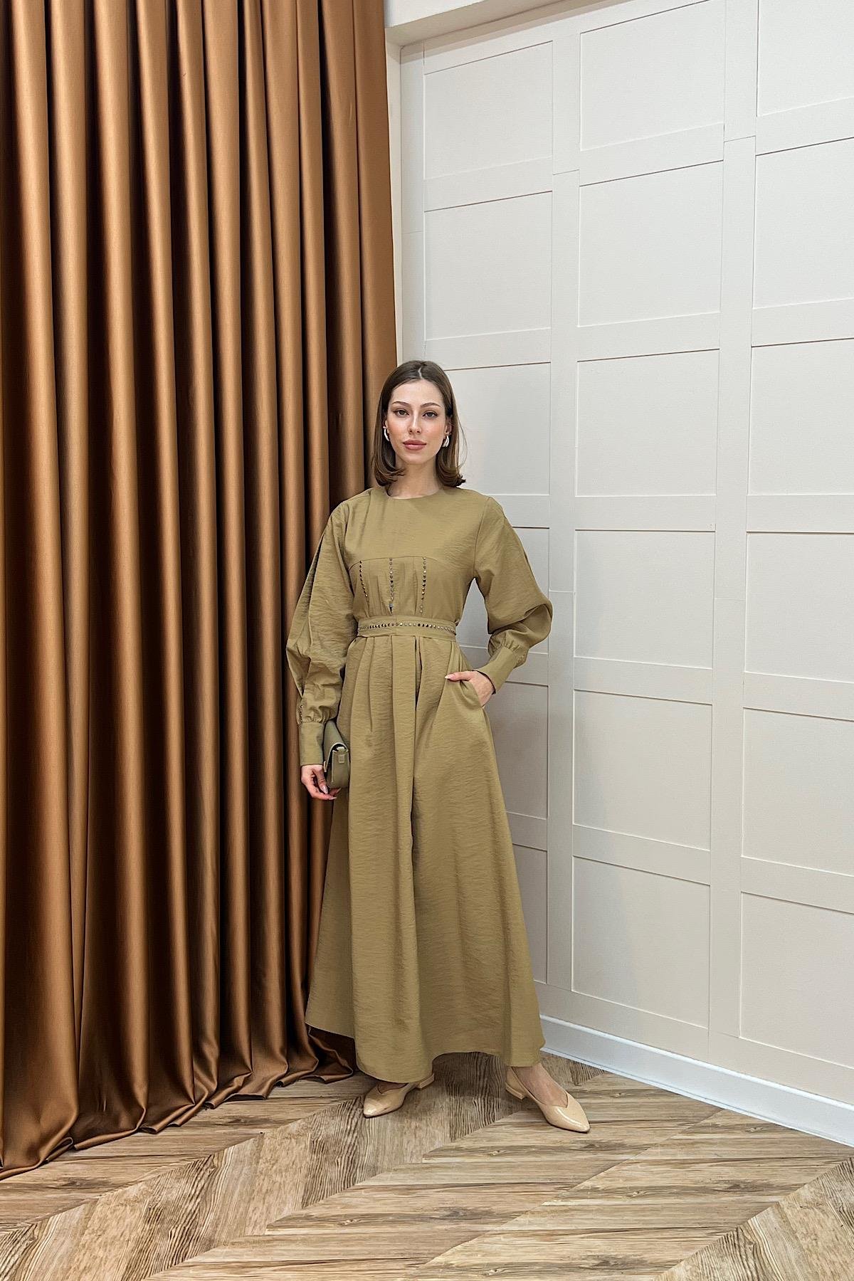 Lara Taş Detaylı Elbise Yağ Yeşili