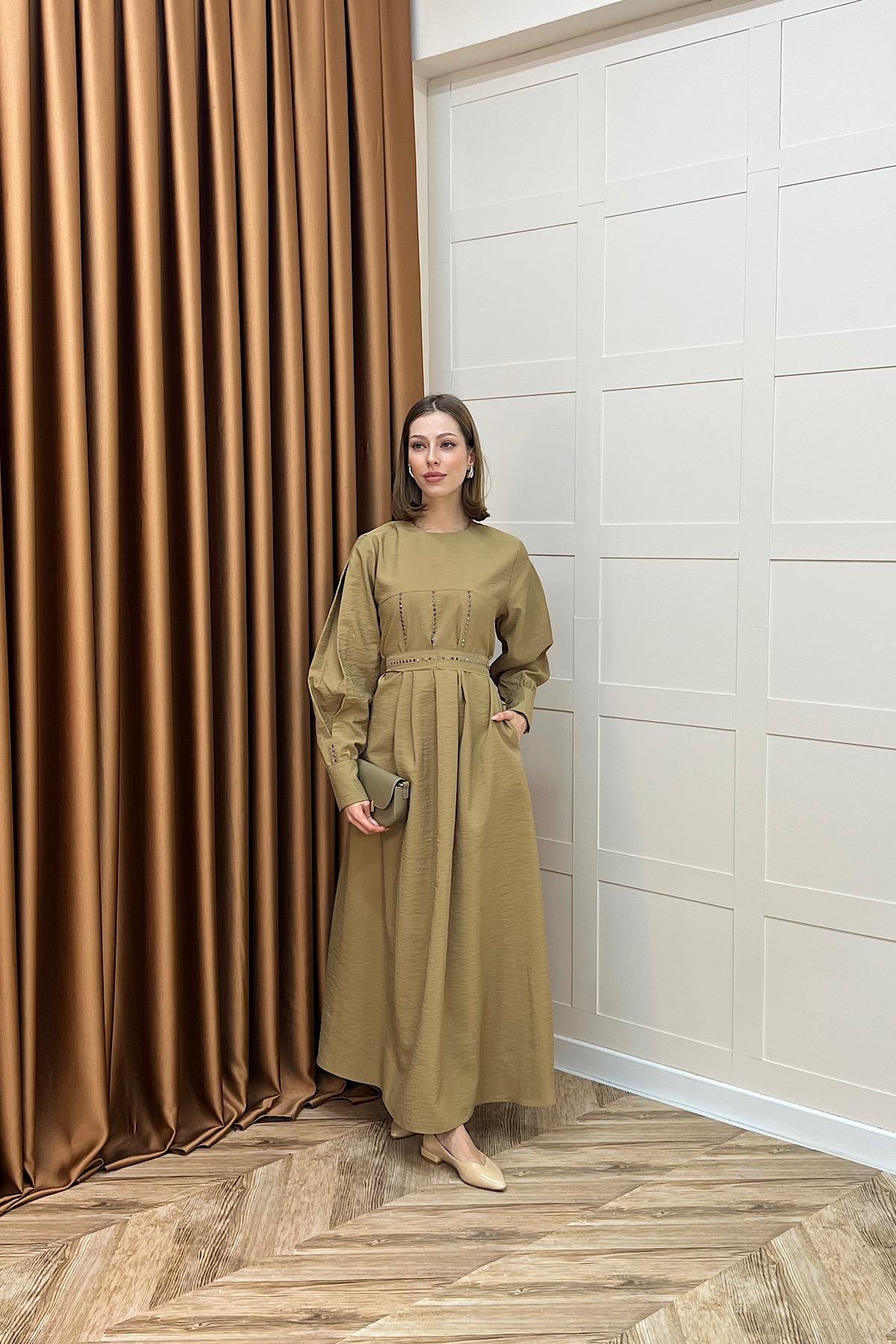 Lara Taş Detaylı Elbise Yağ Yeşili