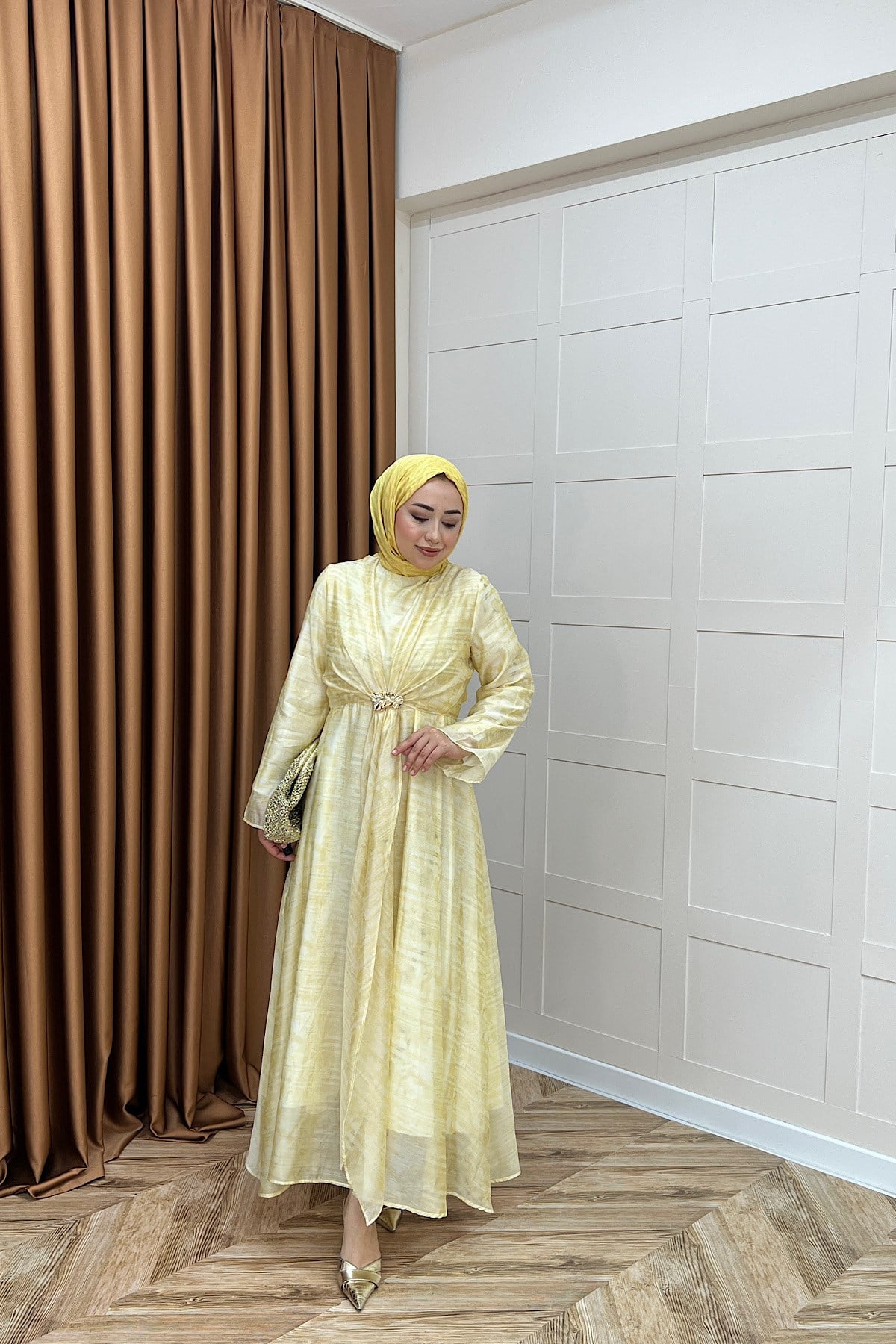 Liana Broş Detay Elbise Sarı