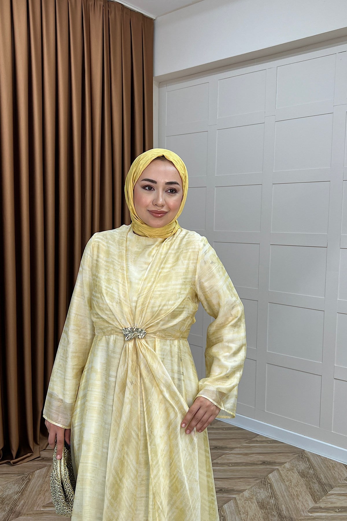 Liana Broş Detay Elbise Sarı