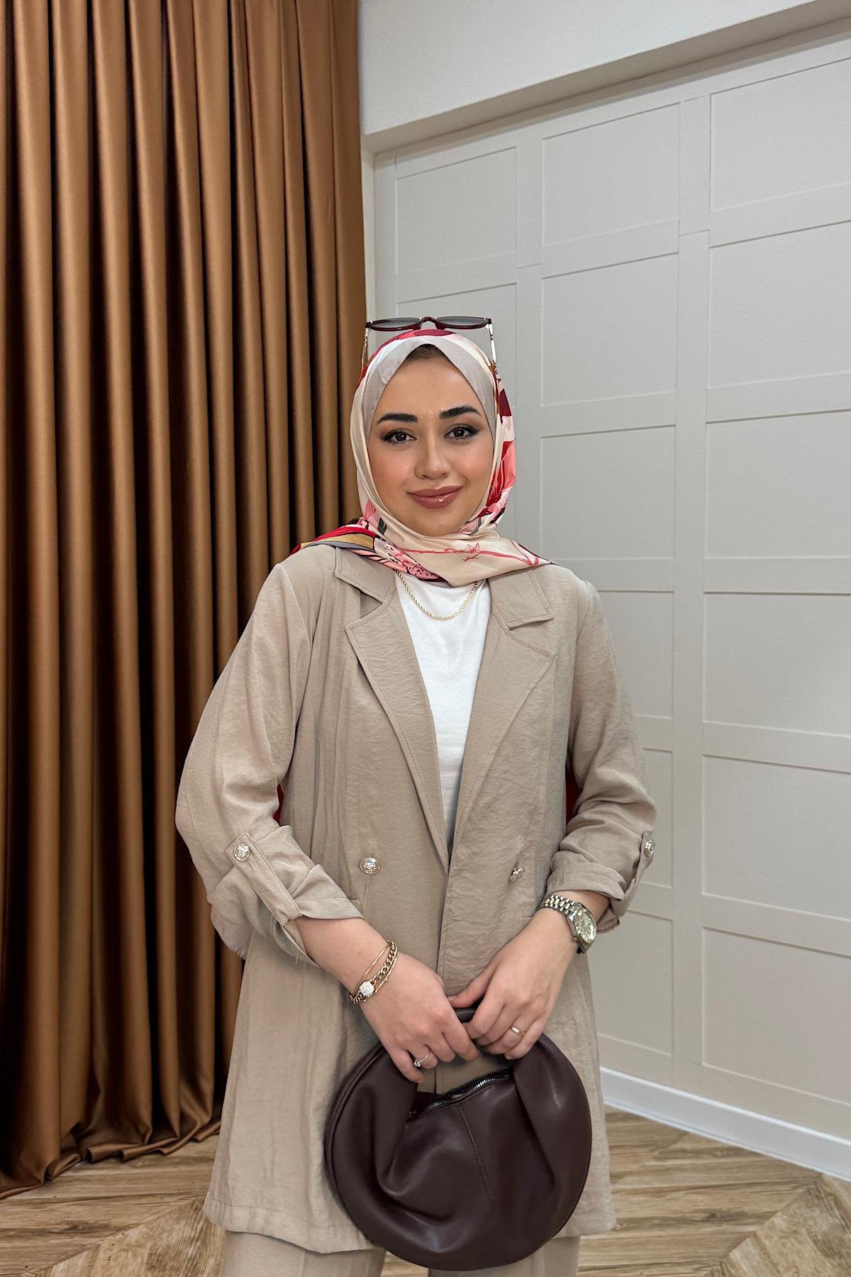 Sandra Ceketli Takım Vizon