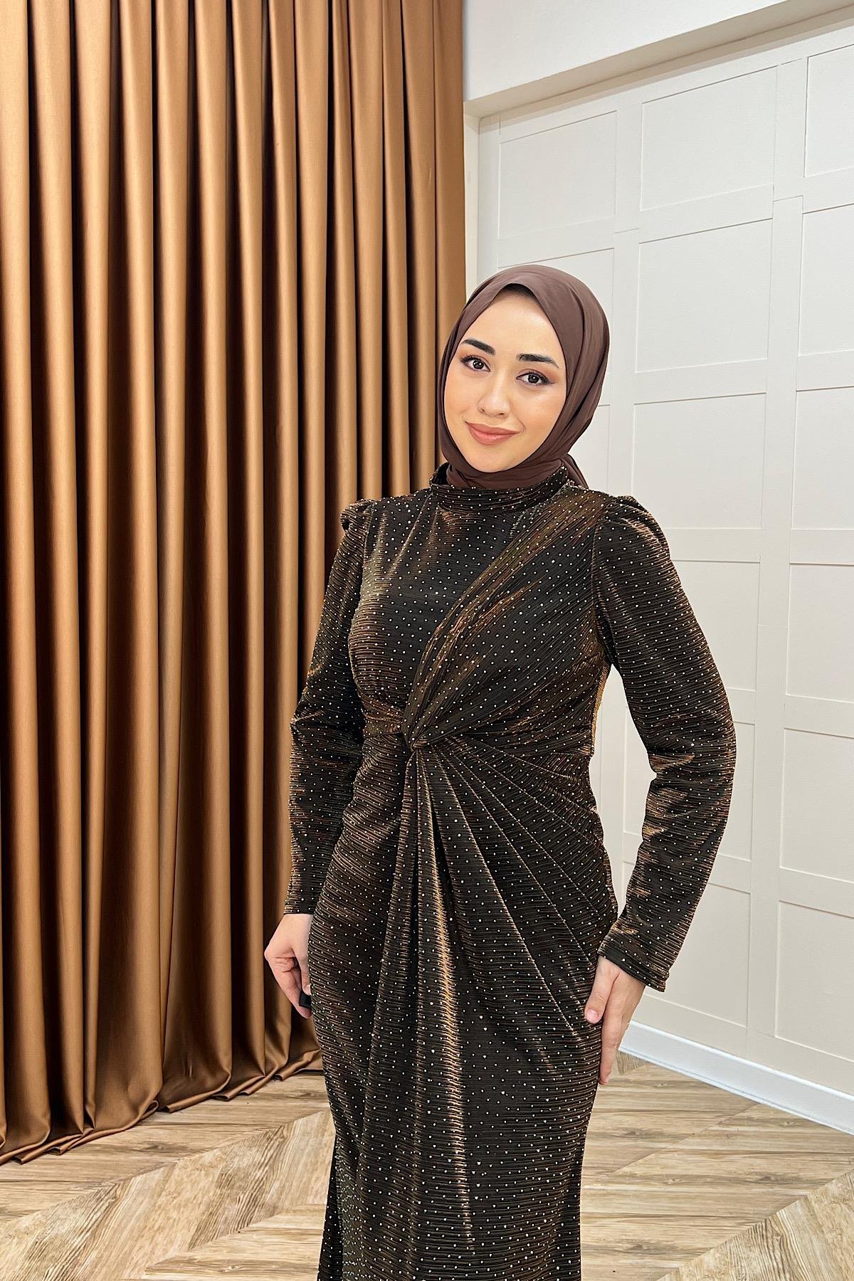 Sofia Taş Detay Drapeli Abiye Kahverengi