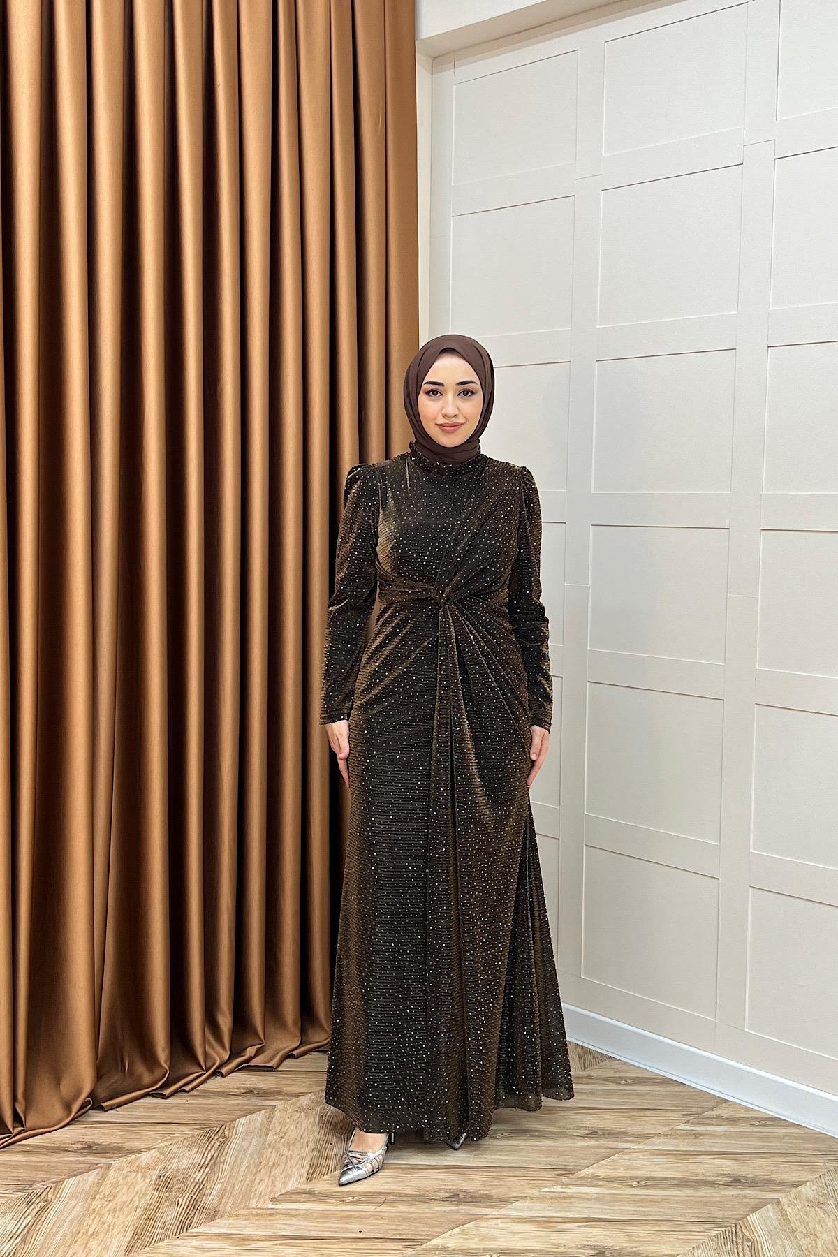 Sofia Taş Detay Drapeli Abiye Kahverengi