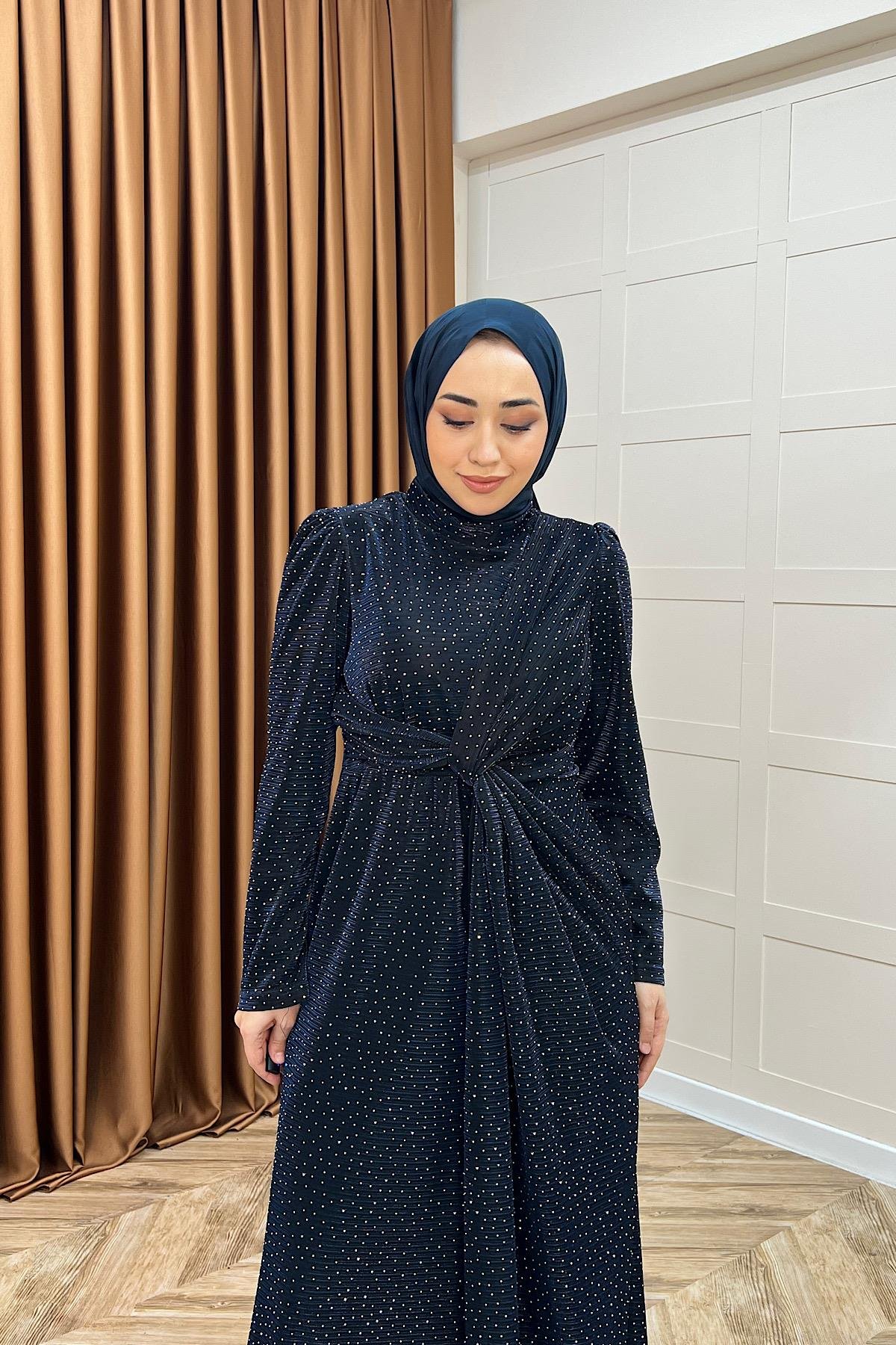 Sofia Taş Detay Drapeli Abiye Lacivert