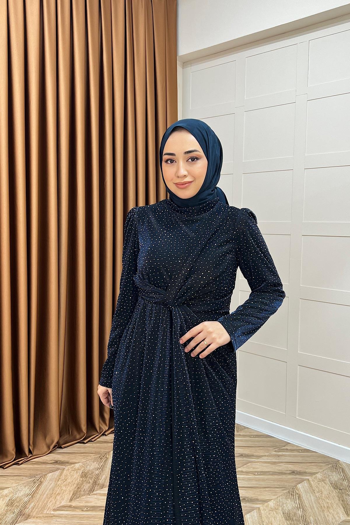 Sofia Taş Detay Drapeli Abiye Lacivert