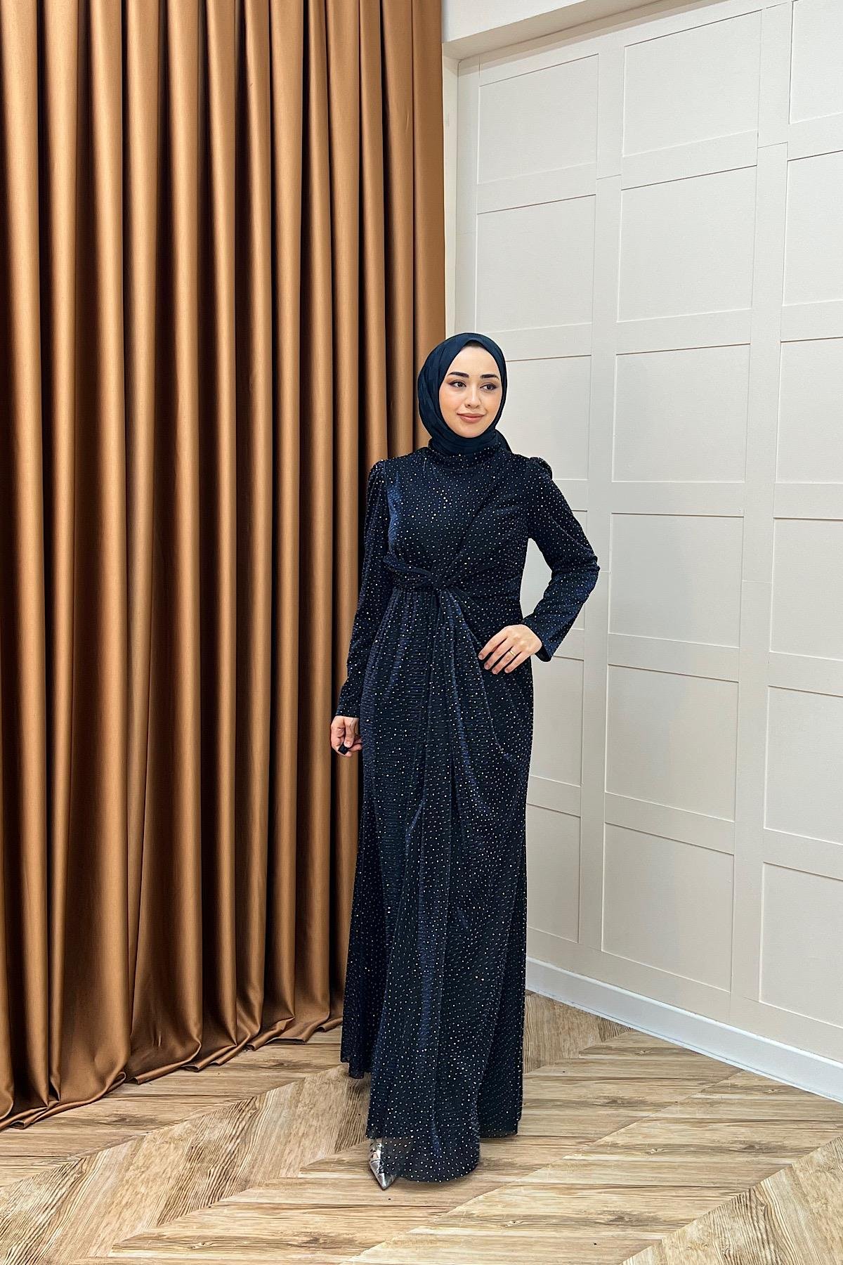 Sofia Taş Detay Drapeli Abiye Lacivert