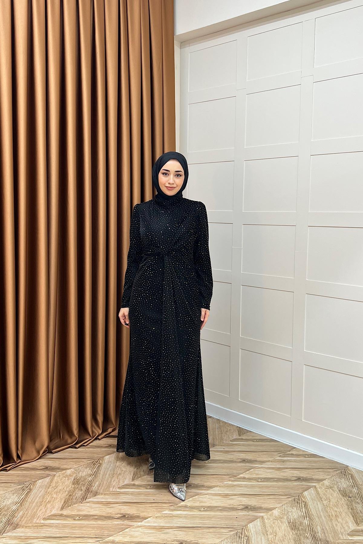 Sofia Taş Detay Drapeli Abiye Siyah