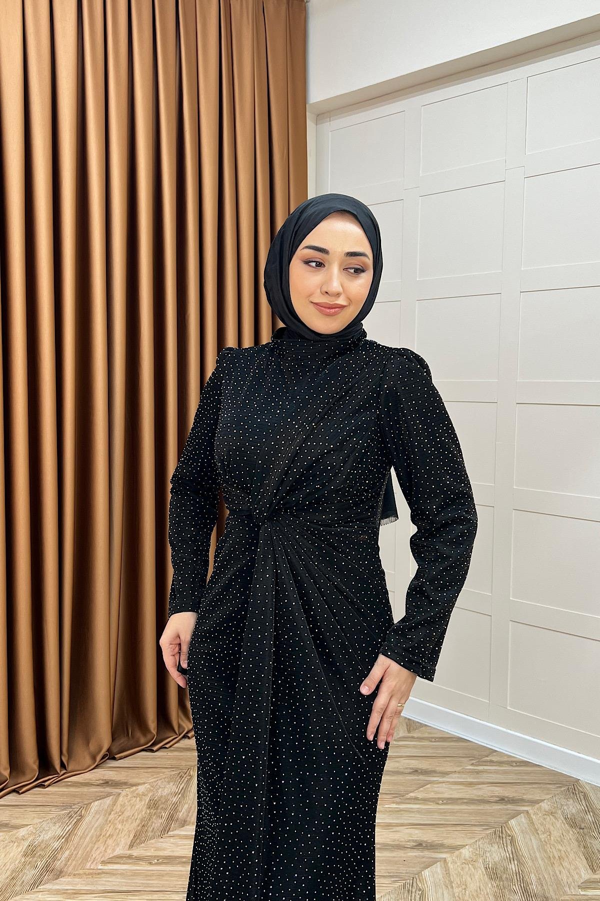 Sofia Taş Detay Drapeli Abiye Siyah