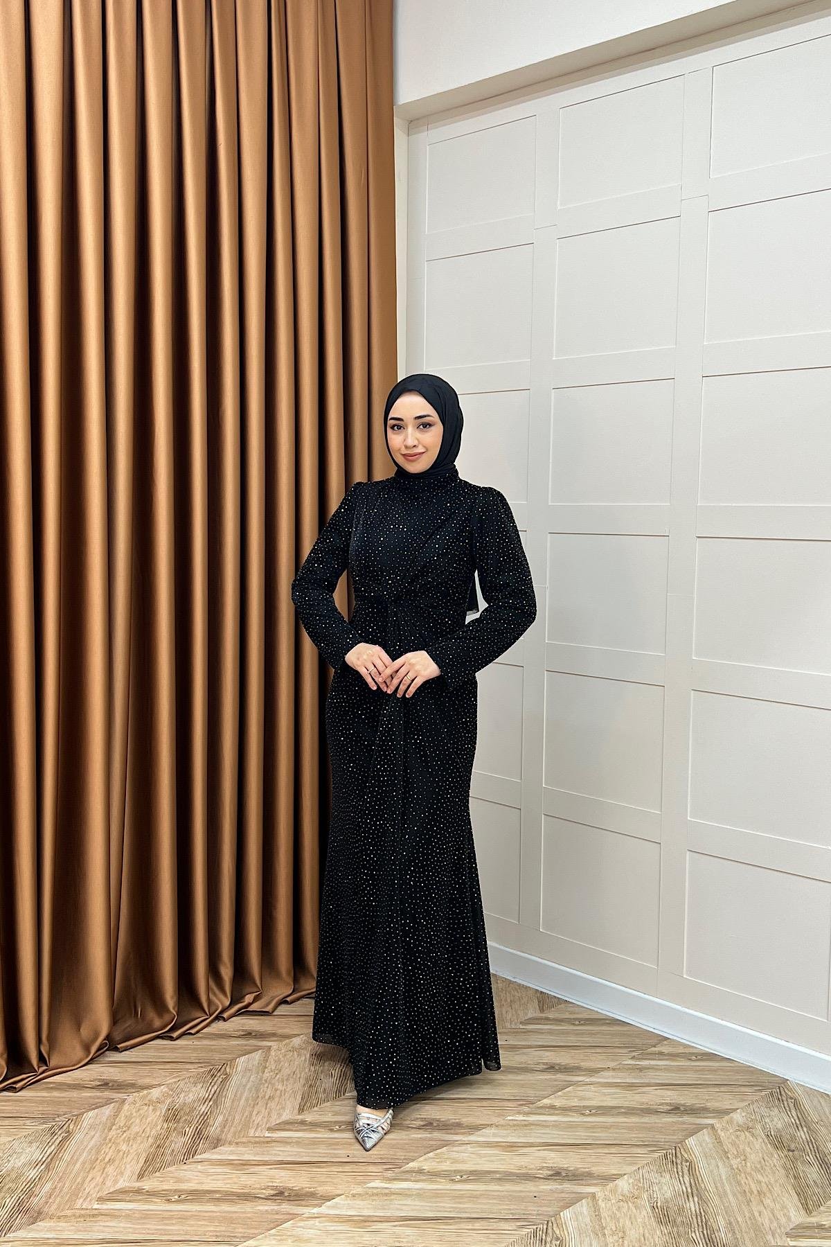 Sofia Taş Detay Drapeli Abiye Siyah