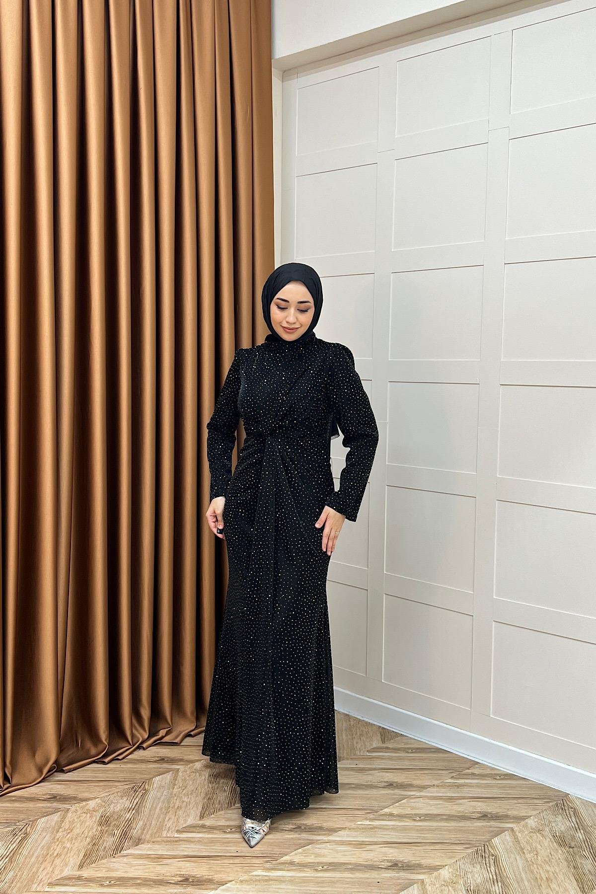 Sofia Taş Detay Drapeli Abiye Siyah