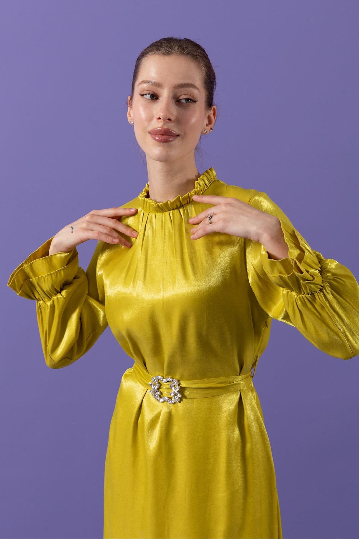 Taş Tokalı Saten Elbise Yağ Yeşili