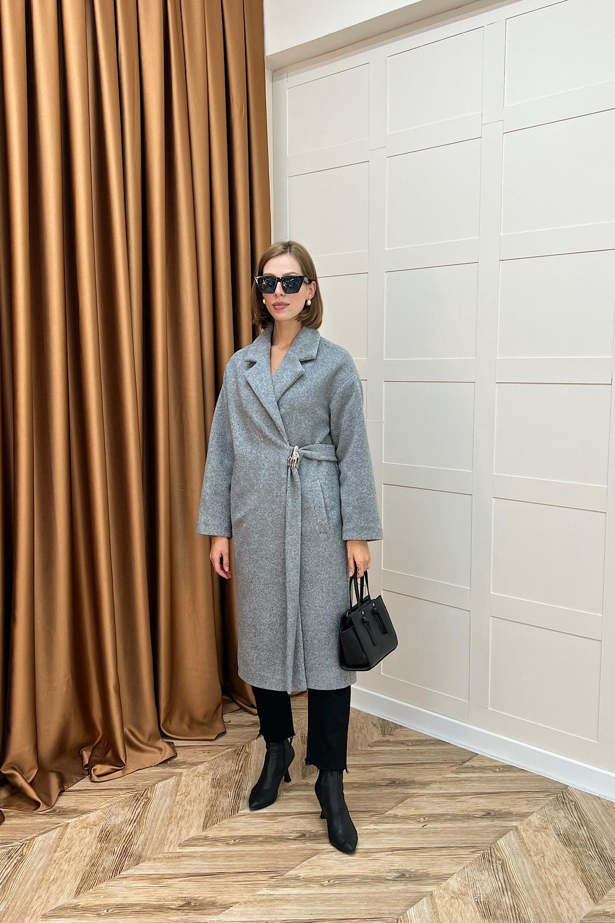 Yaren Premium Kumaş Broş Detay Kaban Gri