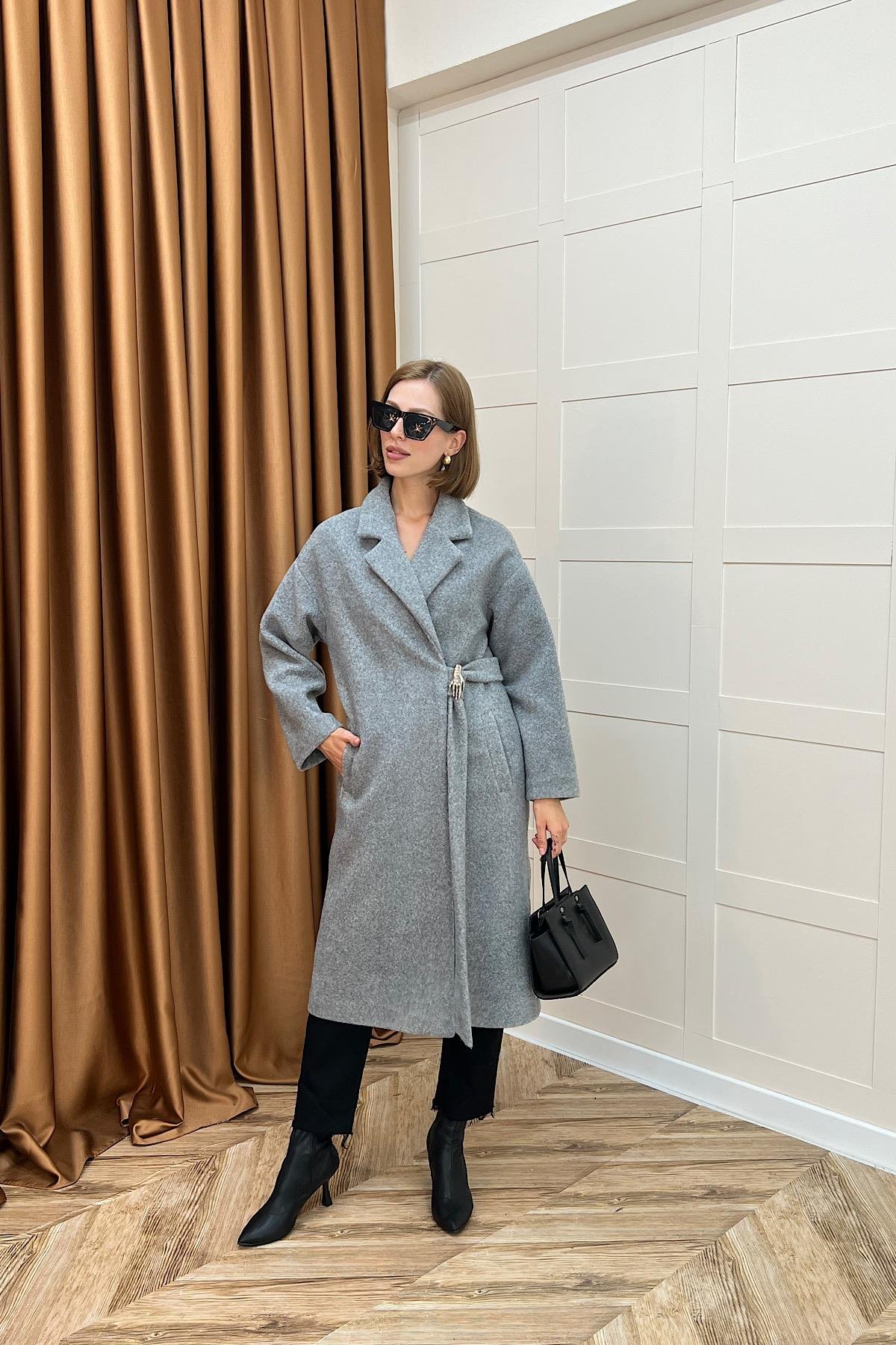 Yaren Premium Kumaş Broş Detay Kaban Gri