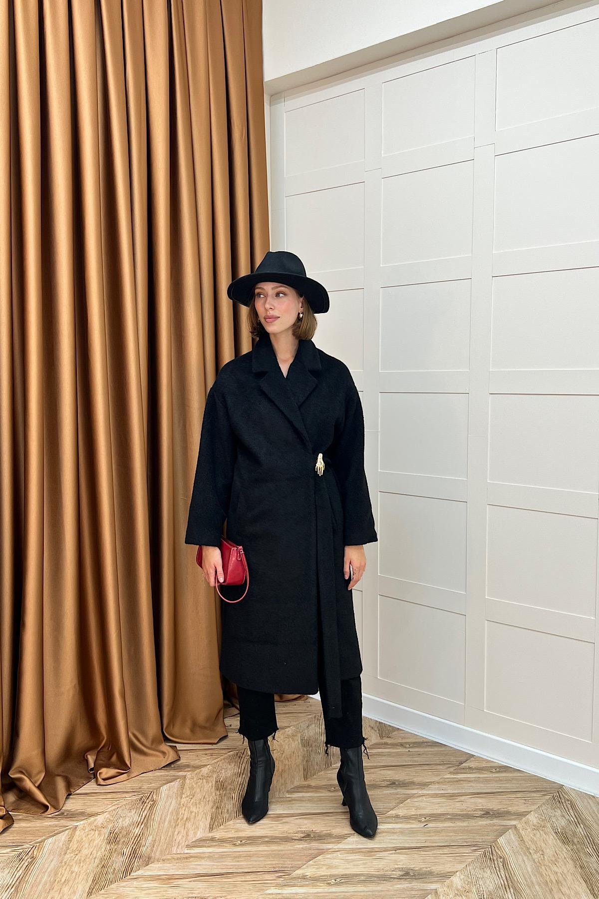 Yaren Premium Kumaş Broş Detay Kaban Siyah