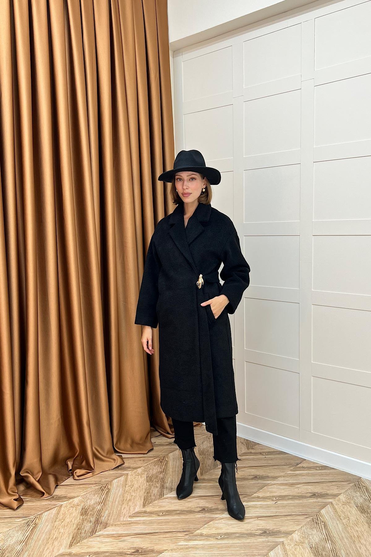 Yaren Premium Kumaş Broş Detay Kaban Siyah