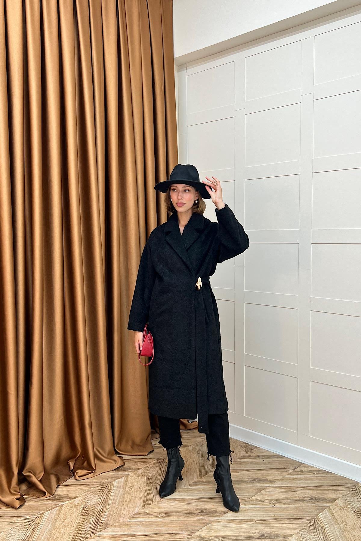 Yaren Premium Kumaş Broş Detay Kaban Siyah