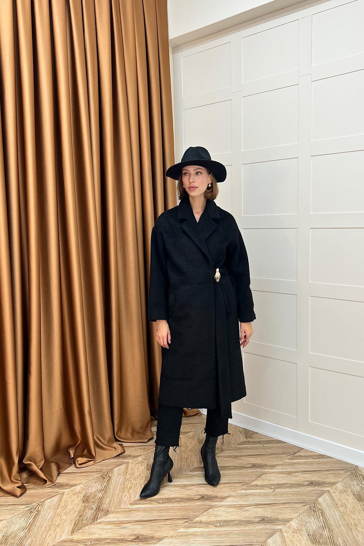 Yaren Premium Kumaş Broş Detay Kaban Siyah