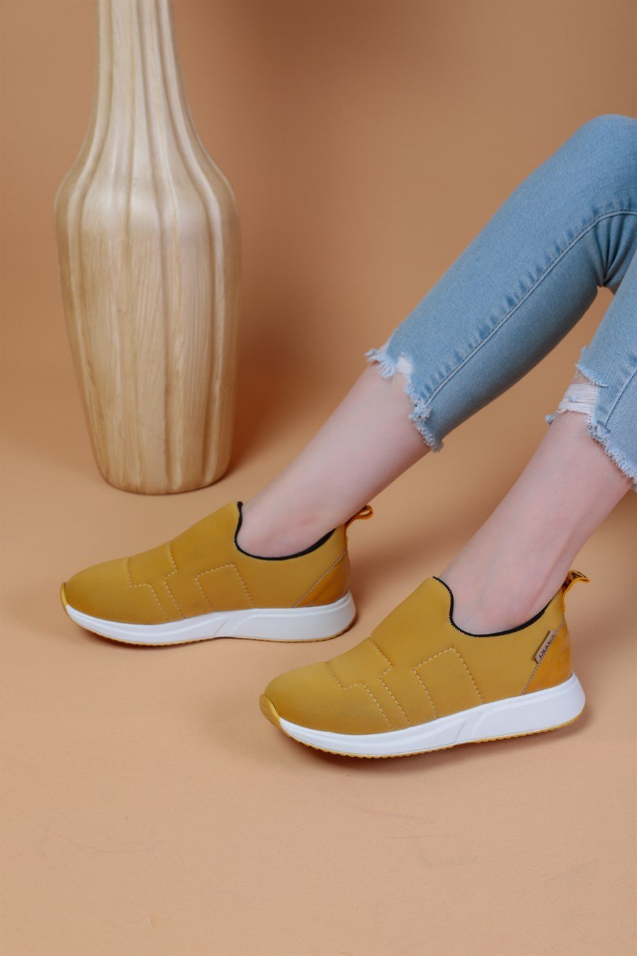 002010480000002LAYKİYürüyüş AyakkabısıMarek Hardal Renkli Paraşüt Kumaş Kadın Spor Ayakkabı 