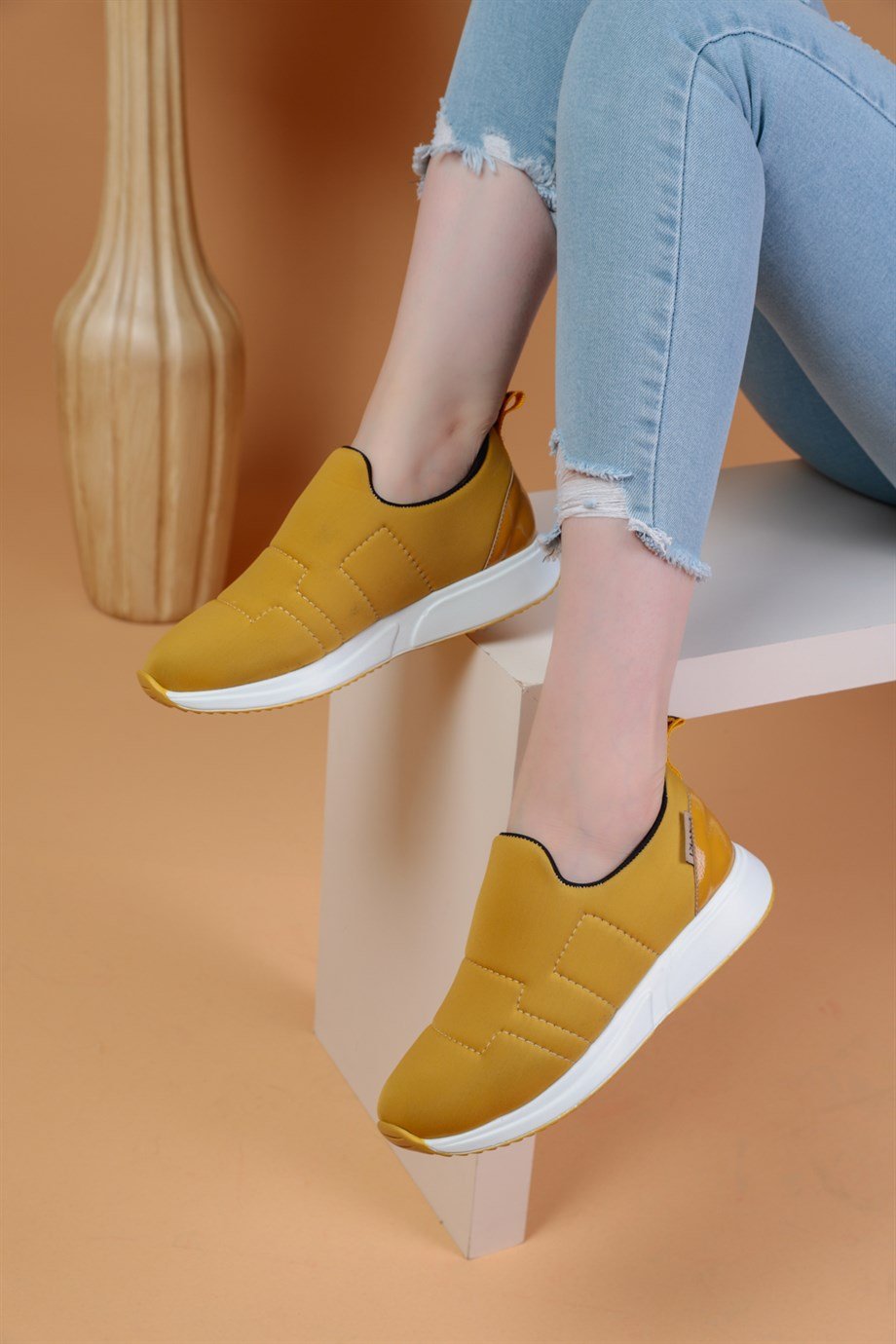 002010480000002LAYKİYürüyüş AyakkabısıMarek Hardal Renkli Paraşüt Kumaş Kadın Spor Ayakkabı 