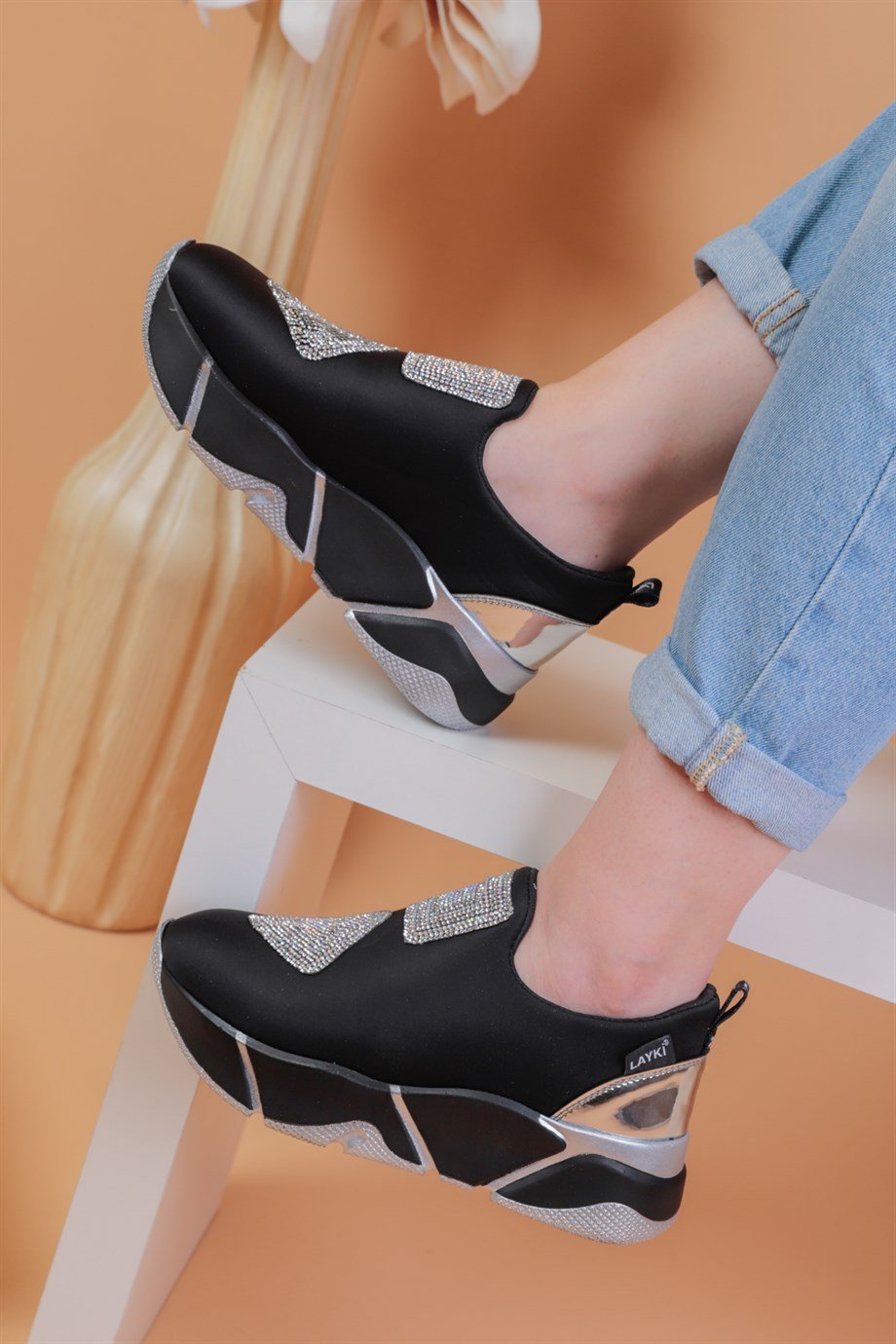 00201049000002LAYKİYürüyüş Ayakkabısıİmmobile Gümüş Renkli Önü Parlak Taşlı Paraşüt Kumaş Lux Kadın Spor Ayakkabı 