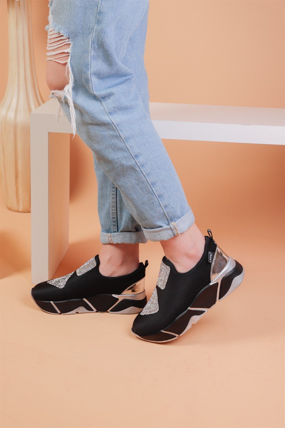 00201049000002LAYKİYürüyüş Ayakkabısıİmmobile Gümüş Renkli Önü Parlak Taşlı Paraşüt Kumaş Lux Kadın Spor Ayakkabı 