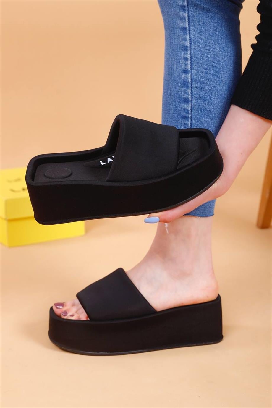 002011610000002LaykiTerlikVolga Siyah Renkli Yüksek Taban Lüx Terlik