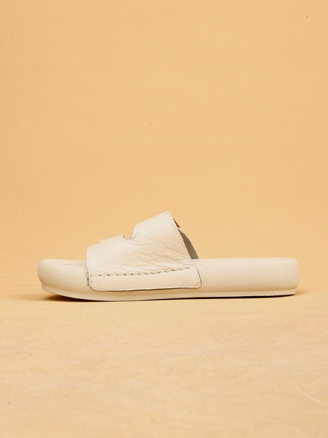 794010021905LaykiTerlikBej Renk Hakiki Deri Tokalı Kadın Terlik | Kalın Taban Lüx Terlik ModelleriLera Bej Renkli Hakiki Deri Tokalı Kalın Taban Lüx Terlik