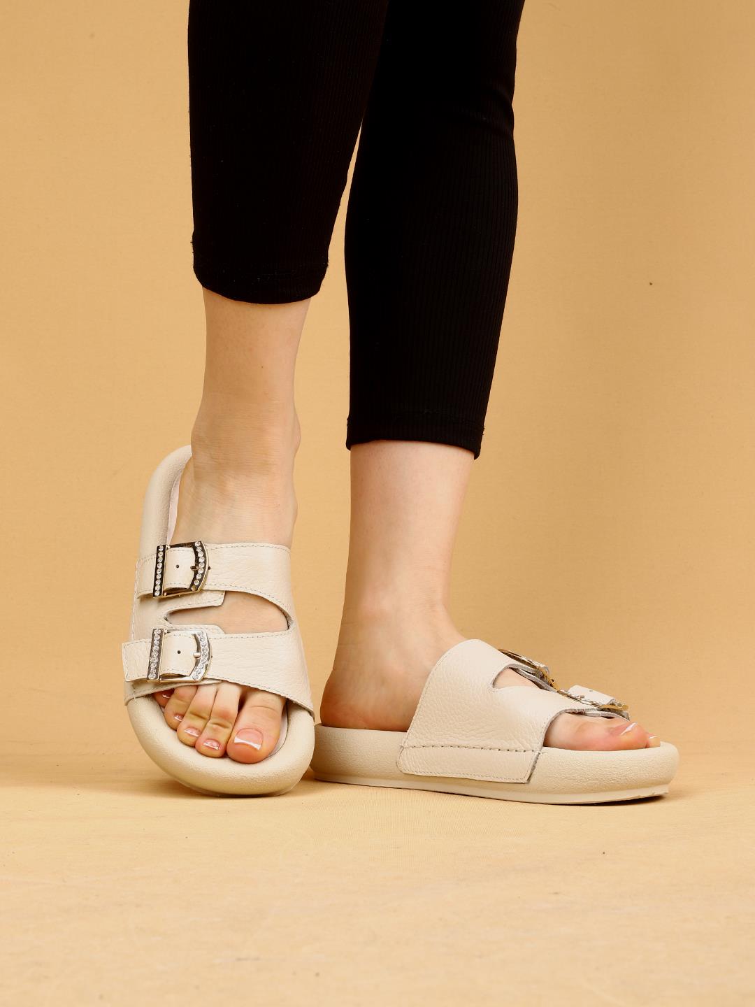 794010021905LaykiTerlikBej Renk Hakiki Deri Tokalı Kadın Terlik | Kalın Taban Lüx Terlik ModelleriLera Bej Renkli Hakiki Deri Tokalı Kalın Taban Lüx Terlik