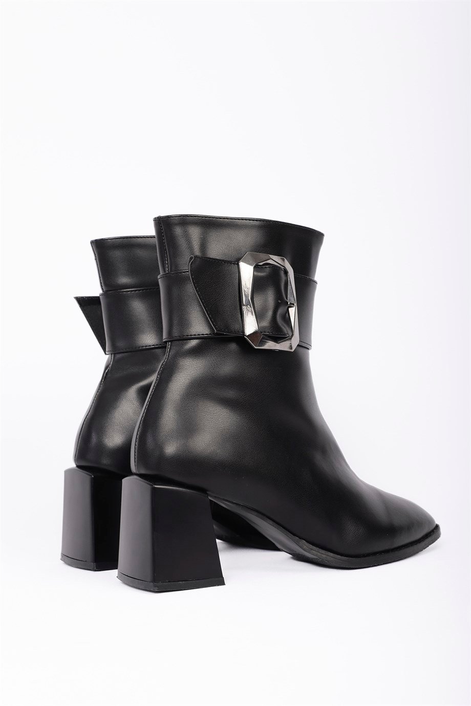 035010530000002LaykiKalın Taban Calbino Siyah Renkli Topuklu BotCalbino Siyah Renkli Topuklu Bot