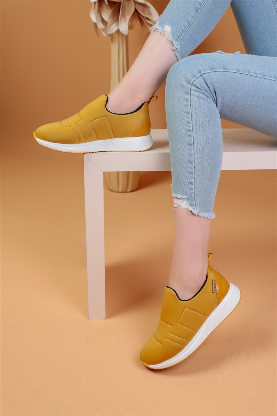 002010480000002LAYKİYürüyüş AyakkabısıMarek Hardal Renkli Paraşüt Kumaş Kadın Spor Ayakkabı 