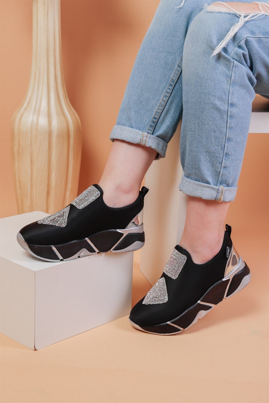 00201049000002LAYKİYürüyüş Ayakkabısıİmmobile Gümüş Renkli Önü Parlak Taşlı Paraşüt Kumaş Lux Kadın Spor Ayakkabı 