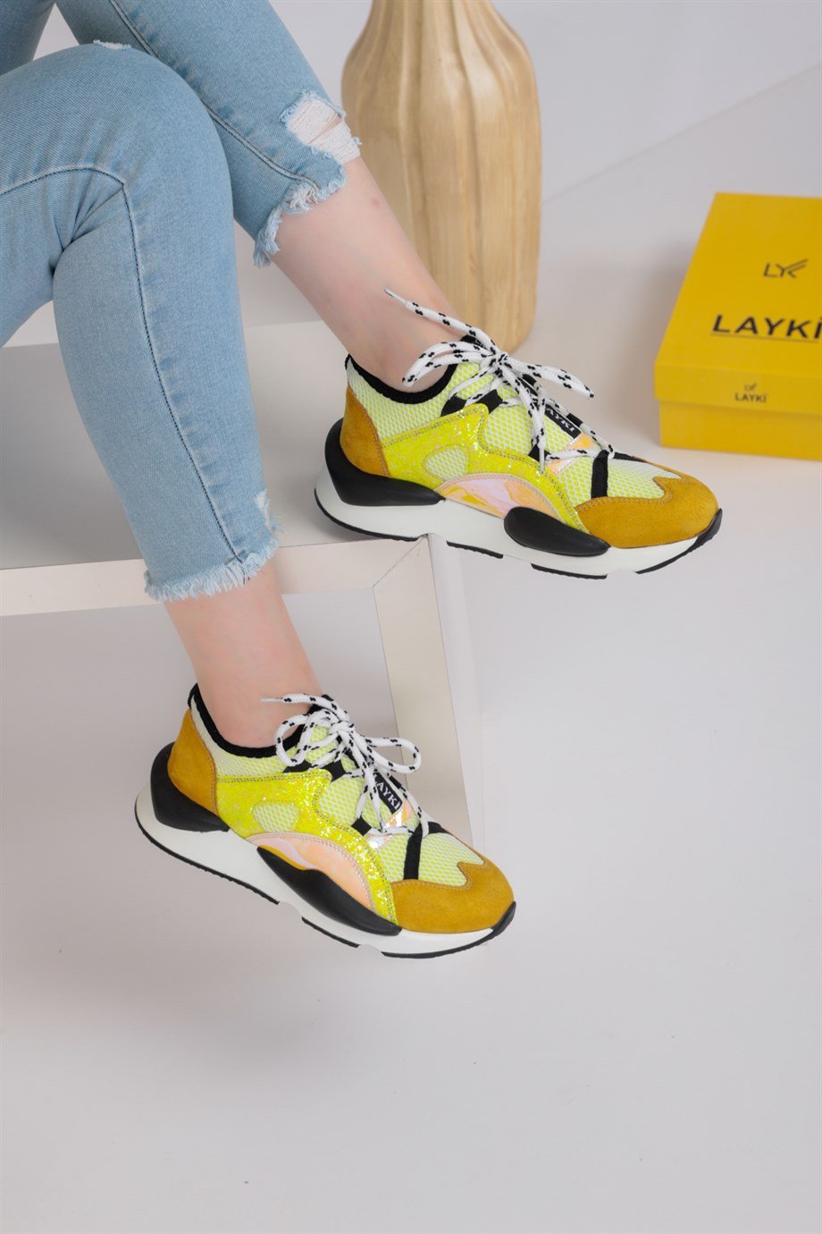 0100101500000001laykiWalking Shoes