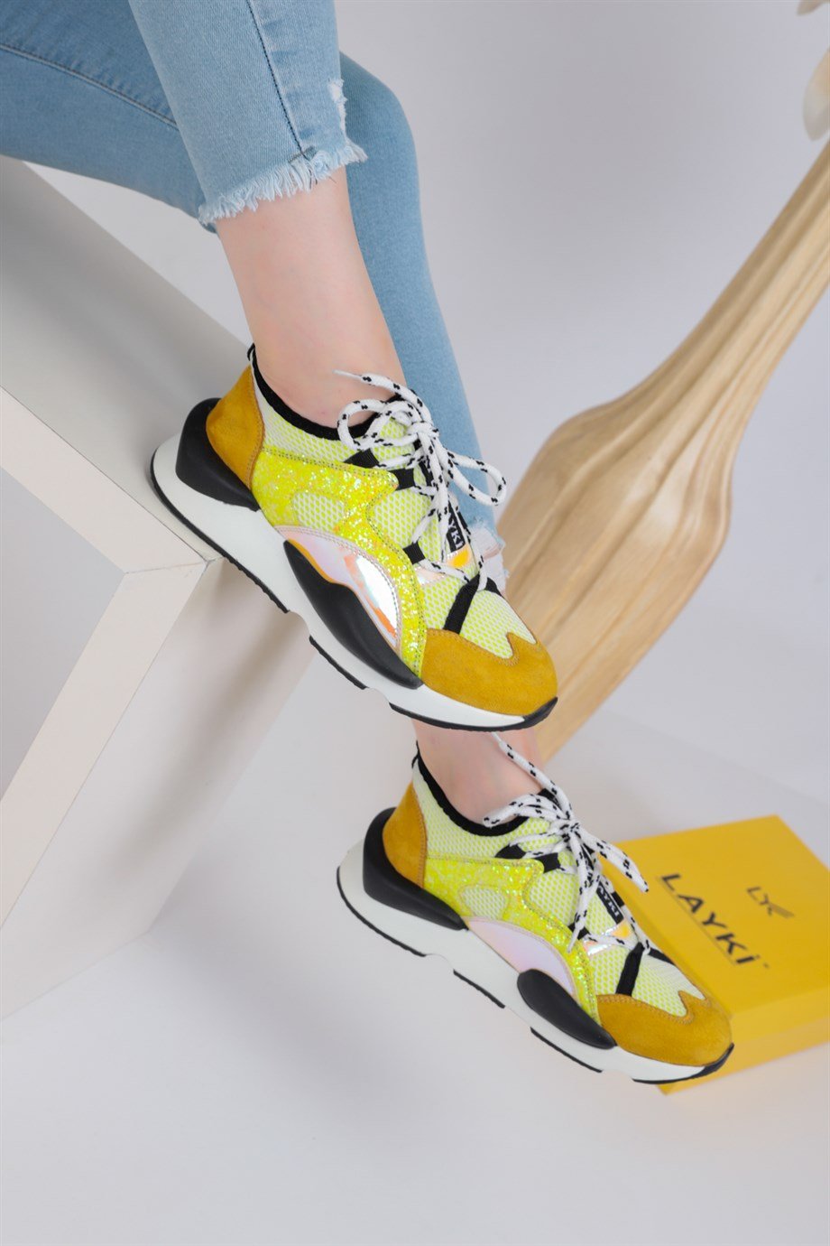 0100101500000001laykiWalking Shoes